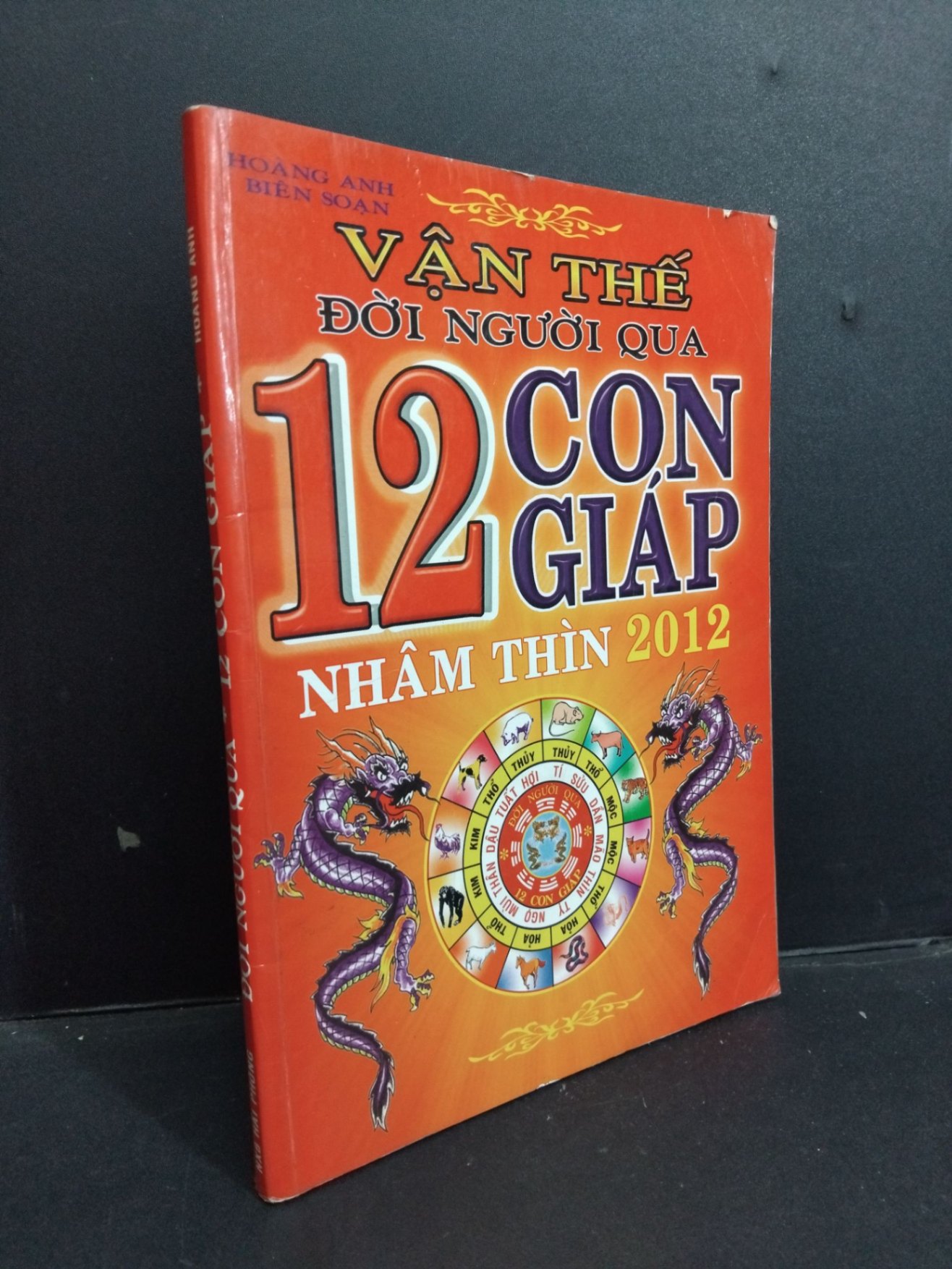 Vận thế đời người qua 12 con giáp Nhâm Thìn 2012 mới 80% ố rách trang đầ 2011 HCM1001 Hoàng Anh TÂM LINH - TÔN GIÁO - THIỀN (NSX)