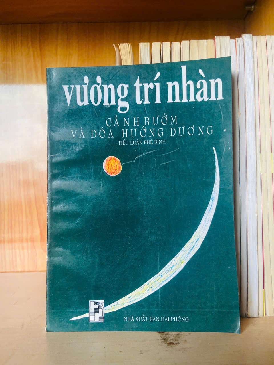 Cánh bướm và đóa hương dương - Vương Trí Nhàn VĂN HỌC VAVO0810