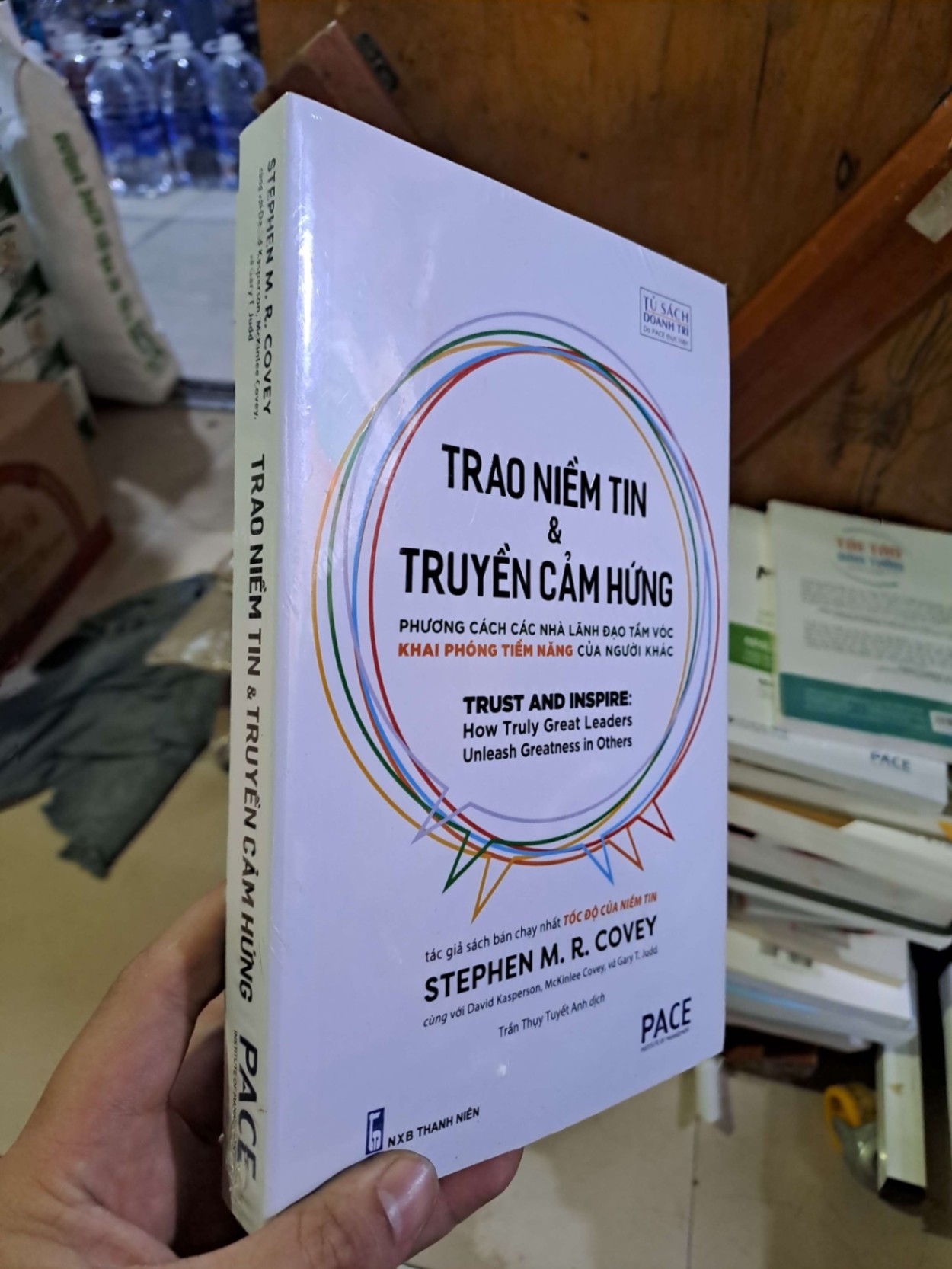 Trao niềm tin và truyền cảm hứng - Stephen M. R. Covey KỸ NĂNG HCM1008 (NSX)