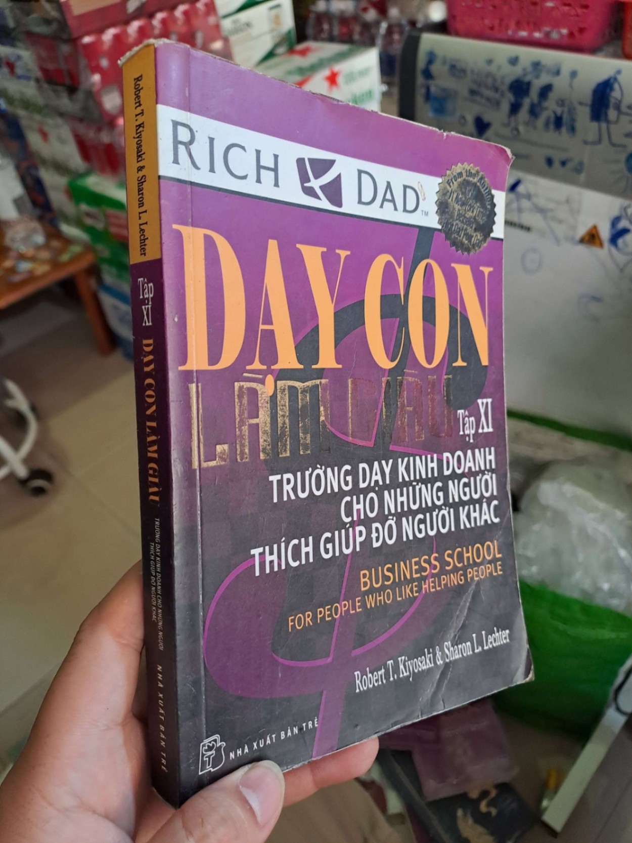 Dạy con làm giàu tập XI - trường dạy kinh doanh cho những người thích giúp đỡ người khác - Robert T. Kiyosaki - Sharon L. Lechter KỸ NĂNG HCM0910 (NSX)
