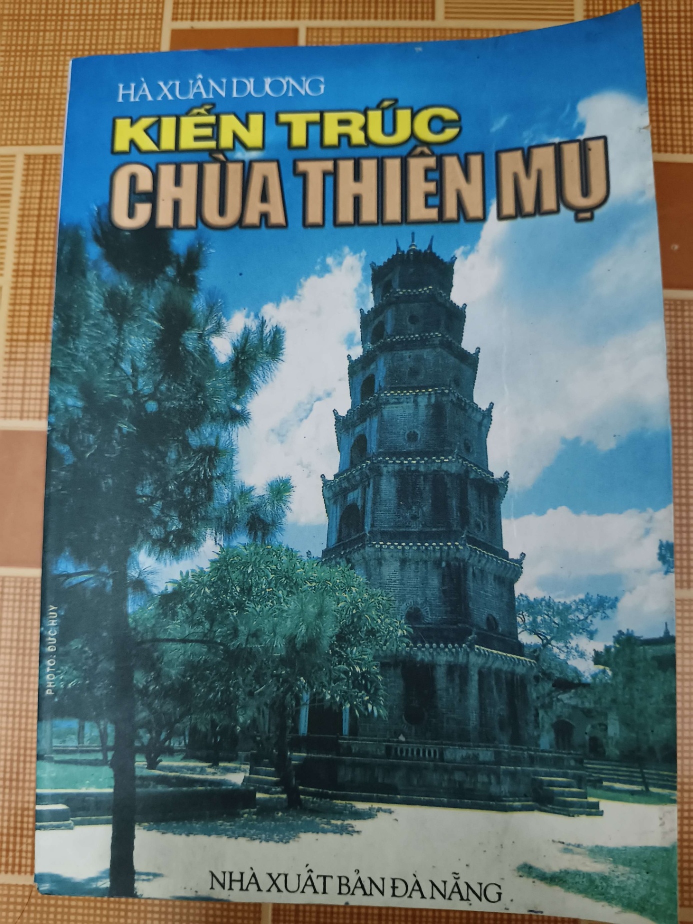Kiến trúc chùa thiên mụ - 2000 - 156 trang - LỊCH SỬ - CHÍNH TRỊ - TRIẾT HỌC - ANTQ2011-3
