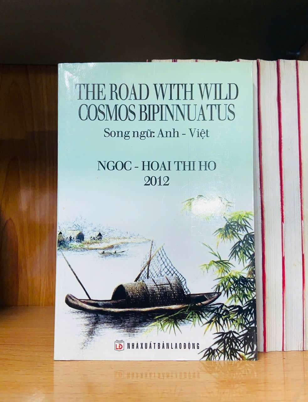 The road with wild cosmos bipinnuatus HỌC NGOẠI NGỮ VAVO0810