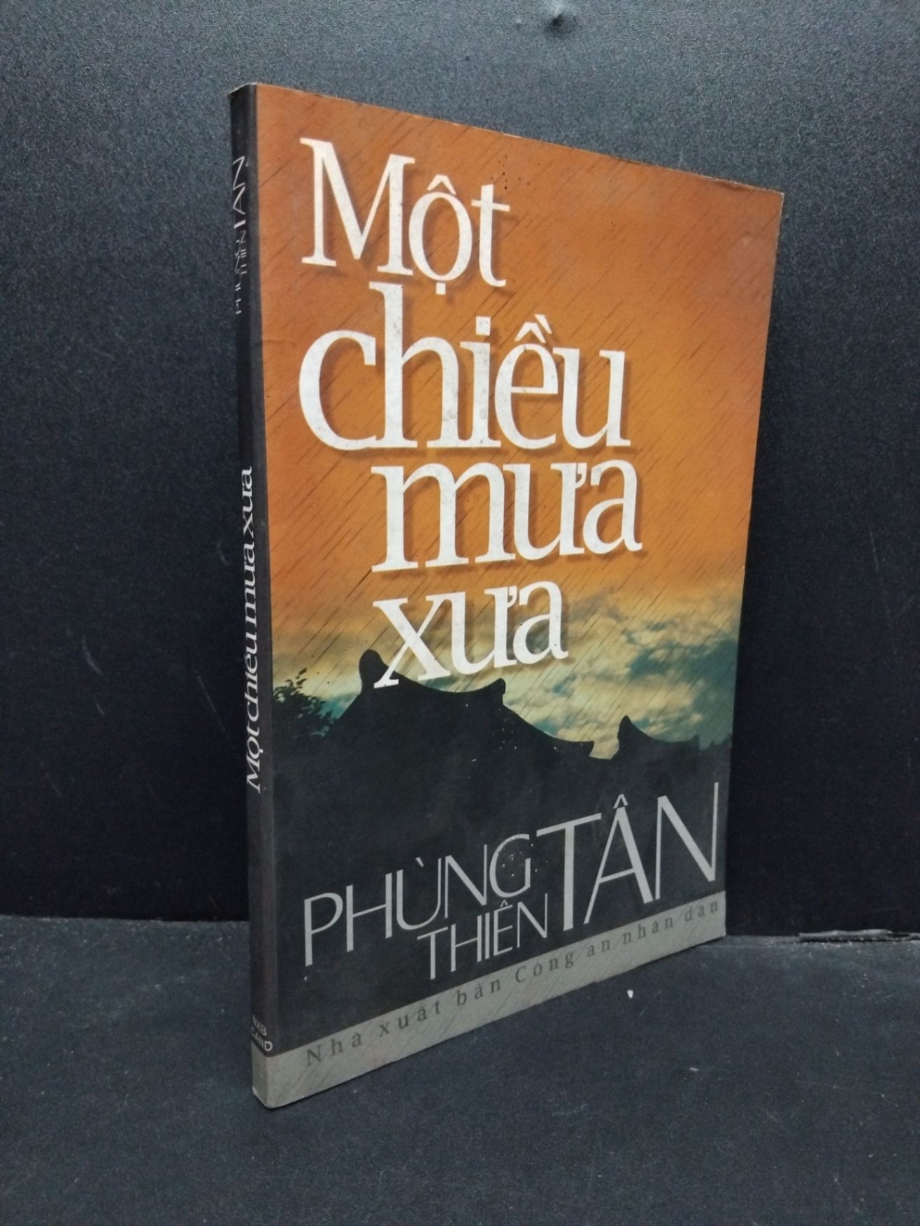 Một chiều mưa xưa mới 80% ố vàng có mộc trang đầu 2005 HCM2207 Phùng Thiên Tân VĂN HỌC (NSX) (NSX)