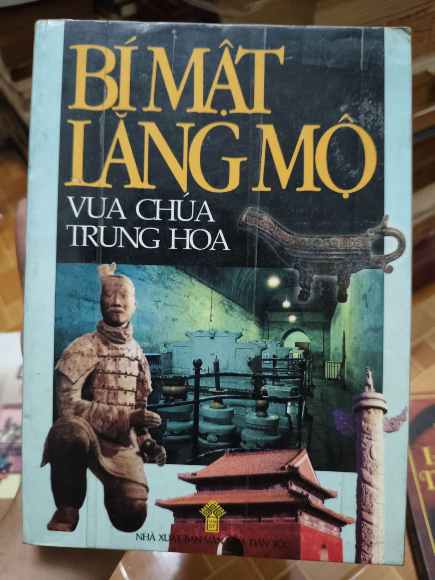 Bí mật lăng mộ vua chúa Trung Hoa - 2001 - 515 trang - LỊCH SỬ - CHÍNH TRỊ - TRIẾT HỌC - SLSCTBMLTTMSLSCTANTQ3112-177