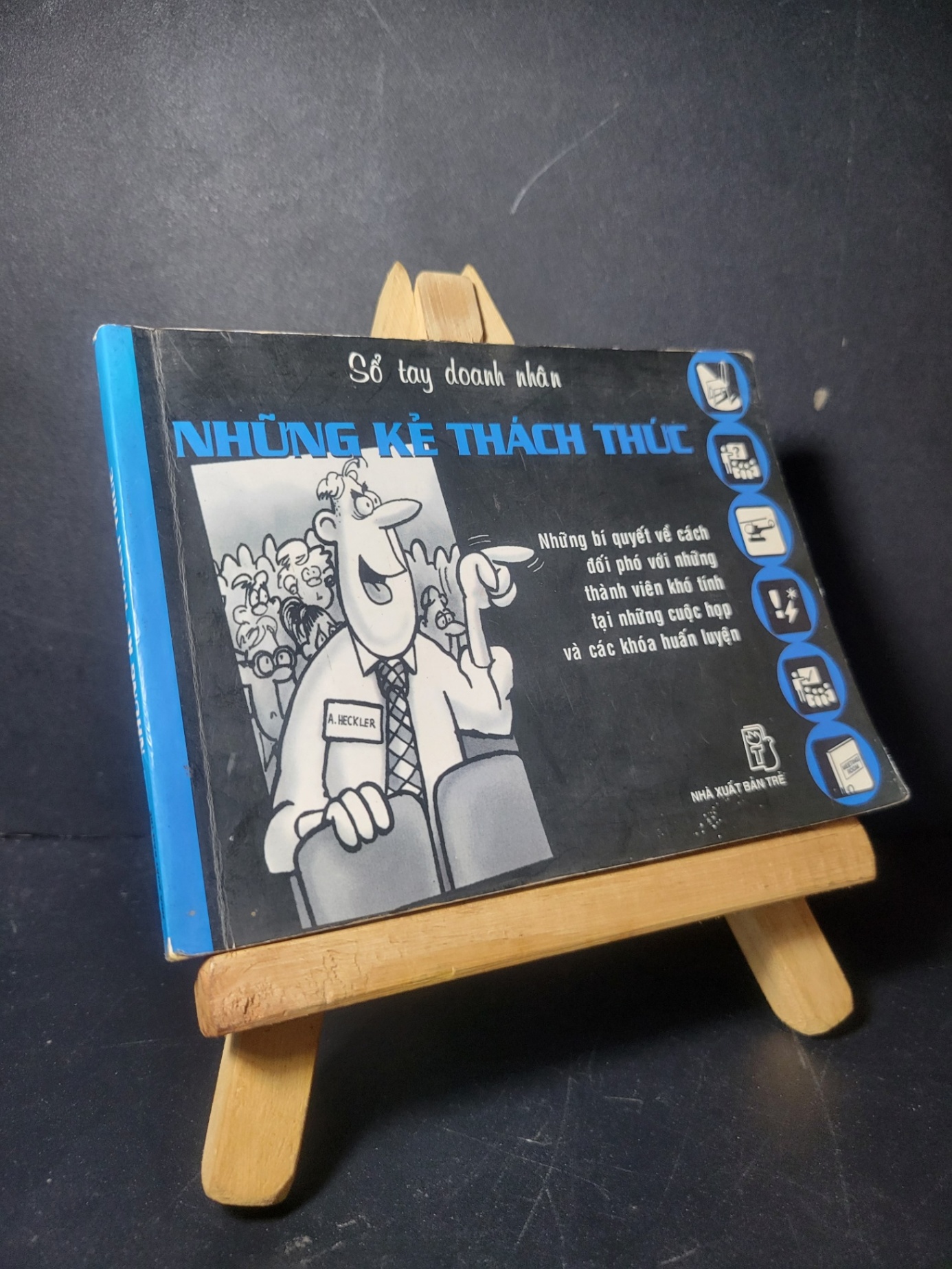 Những kẻ thách thức 2002 mới 80% bẩn bìa, ố, tróc gáy, có chữ viết Vũ Văn Mỹ HCM0906 KỸ NĂNG (NSX)