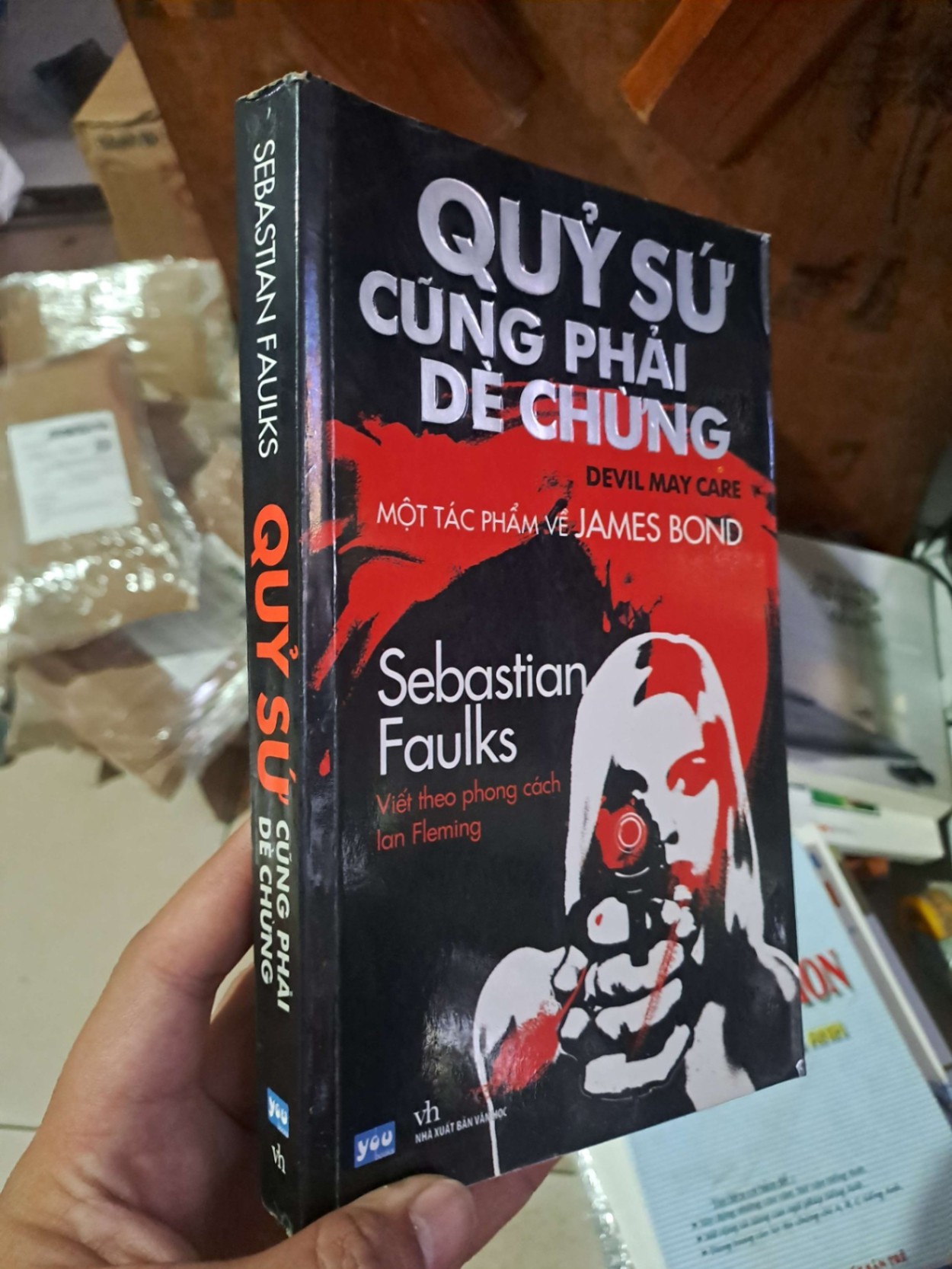 Quỷ sứ cũng phải dè chừng - Sebastian Faulks VĂN HỌC HCM1008 (NSX)
