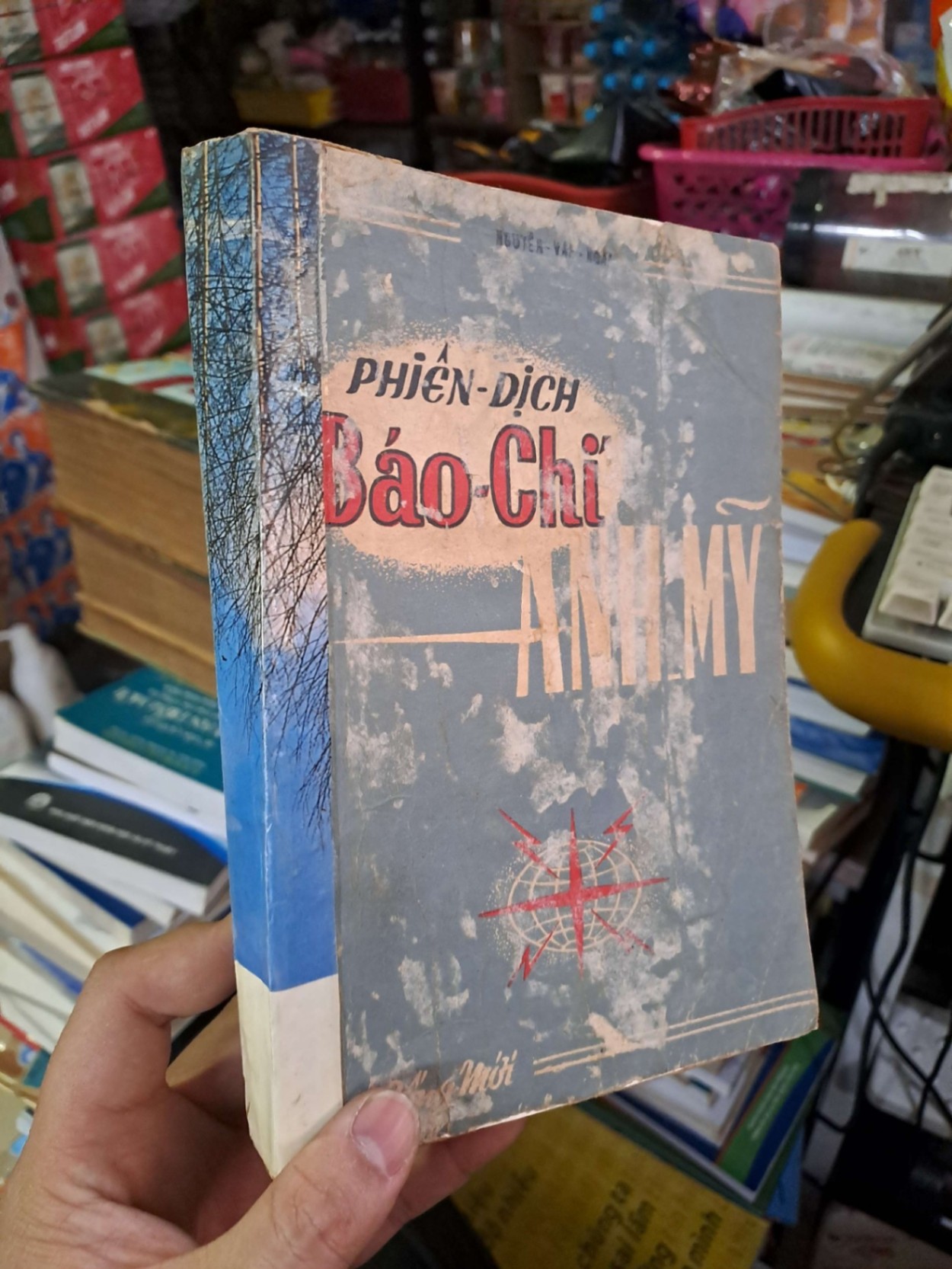 Phiên dịch báo chí Anh Mỹ - 1966 mới 70% ố rách - SÁCH XƯA - HCM0111 (NSX)