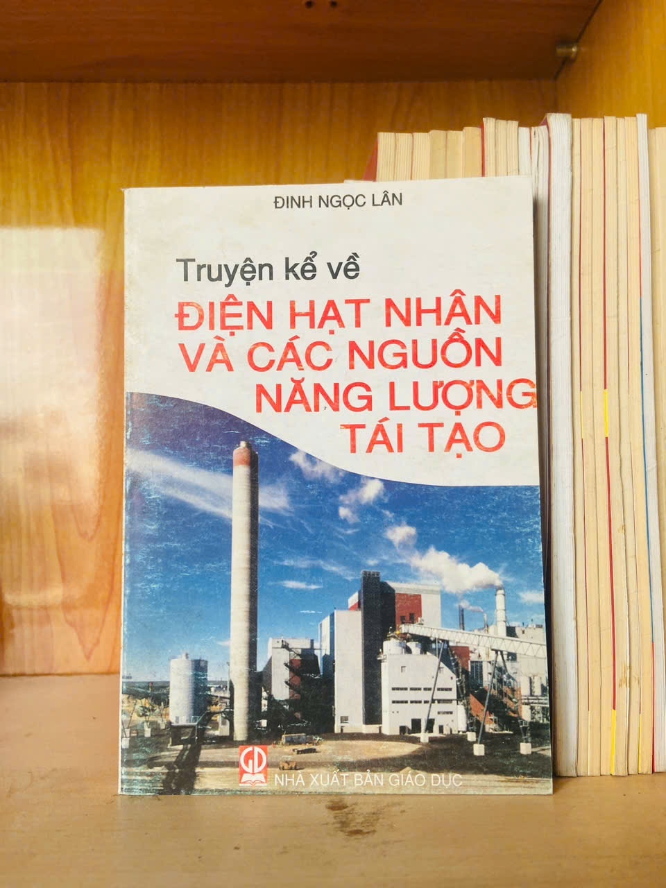 Điện hạt nhân và các nguồn năng lượng tái tạo / Đinh Ngọc Lân - - KHOA HỌC ĐỜI SỐNG - VAVO3012