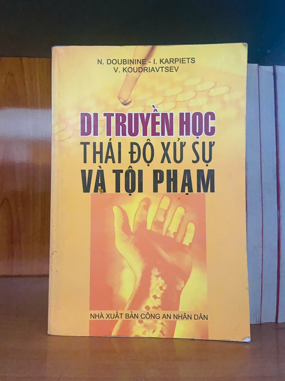 Di truyền học thái độ xử sự và tội phạm KHOA HỌC ĐỜI SỐNG VAVO1301