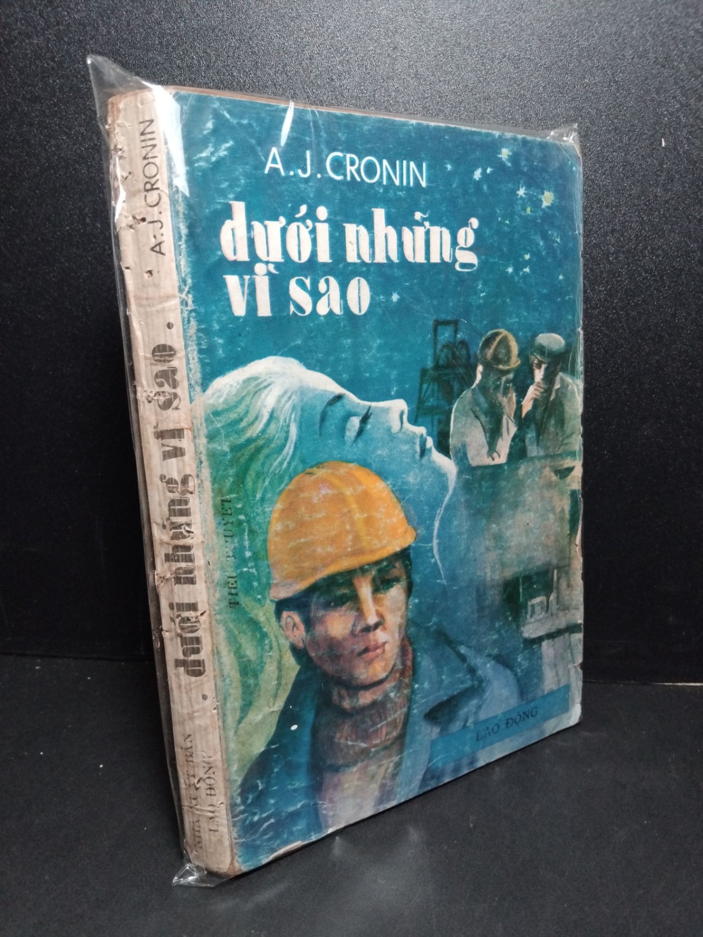 Dưới những vì sao mới 70% bẩn bìa, ố vàng, tróc gáy A.J. Cronin HCM2603 VĂN HỌC (NSX)