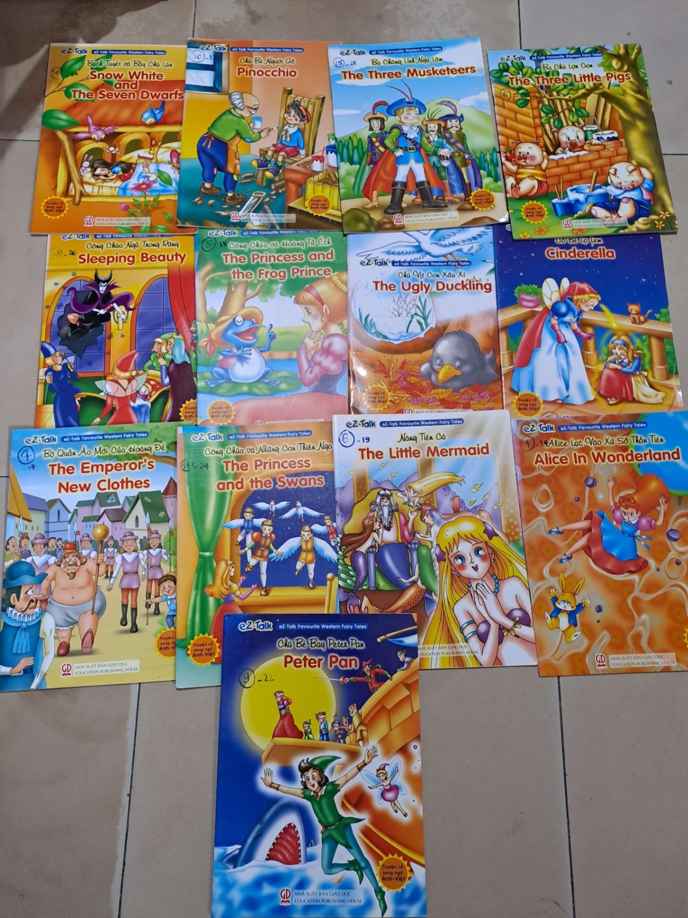 13 cuốn truyện cổ song ngữ Anh Việt NXB Giáo Dục eztalk - 2008 mới 90% - - HCM3012