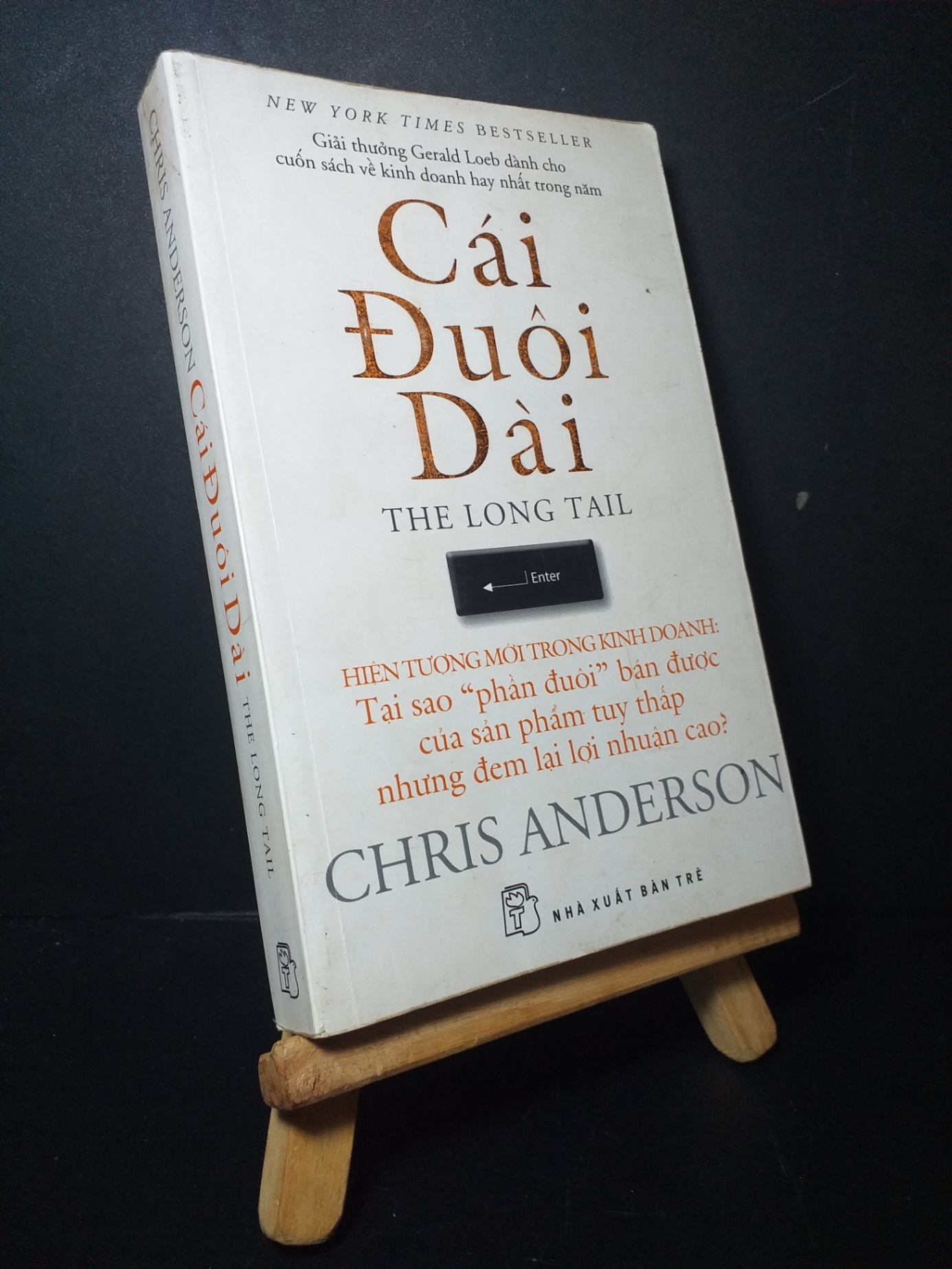 Cái đuôi dài 2009 mới 80% bần bìa, ố nhẹ, tróc gáy nhẹ Chris Anderson HCM0906 MARKETING KINH DOANH (NSX)