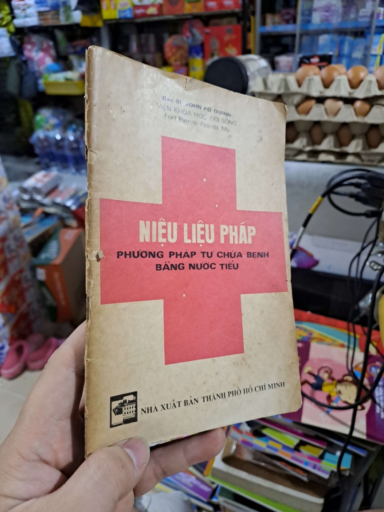 Niệu Liệu Pháp Phương Pháp Tự Chữa Bệnh Bằng Nước Tiểu - John Fo Quinn - 1989 mới 70% ố rách gáy - SỨC KHỎE - THỂ THAO - HCM3012
