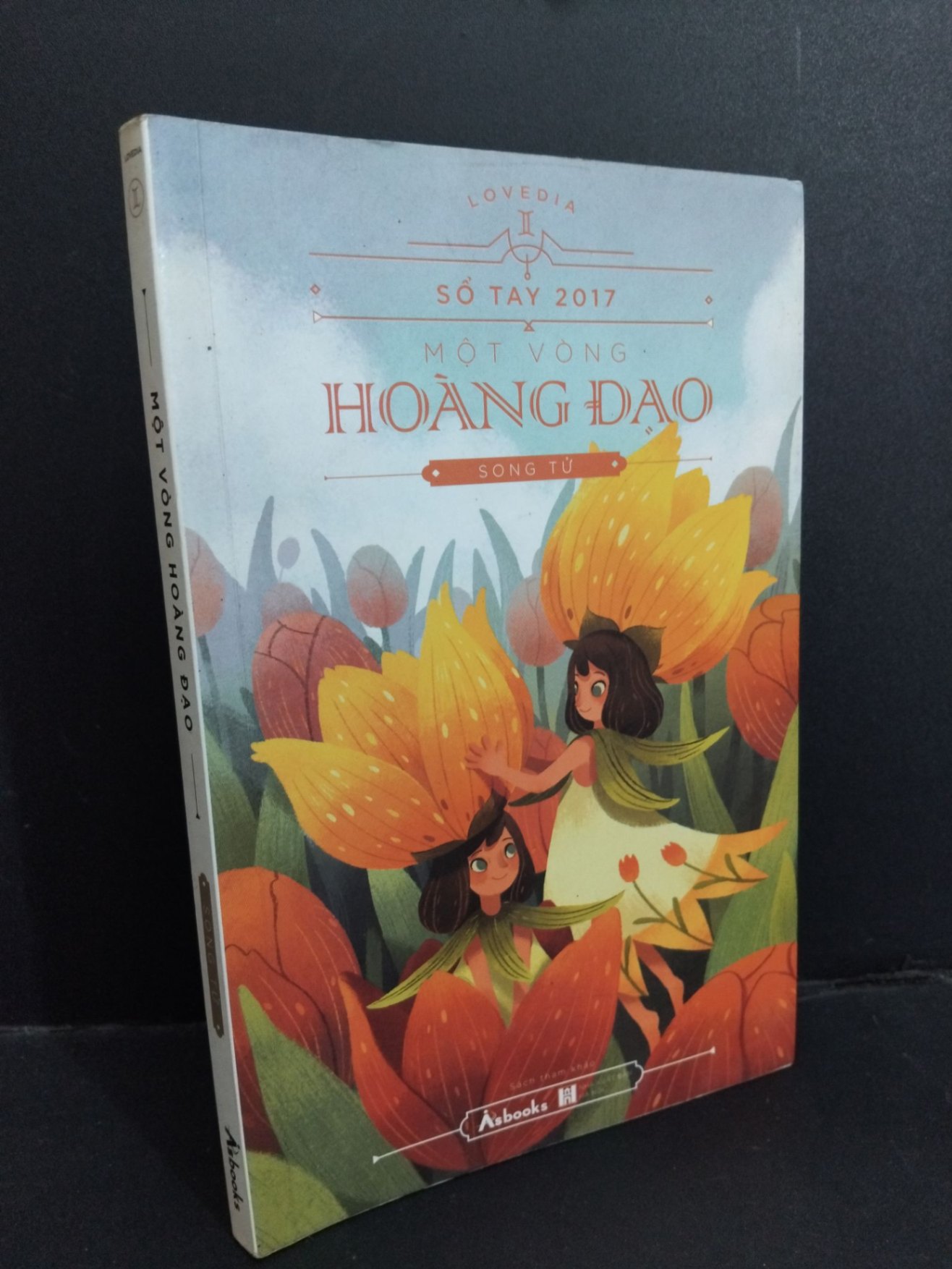 Một vòng hoàng đạo Song Tử mới 70% ố vàng, có chữ ký 2016 HCM.TN0911