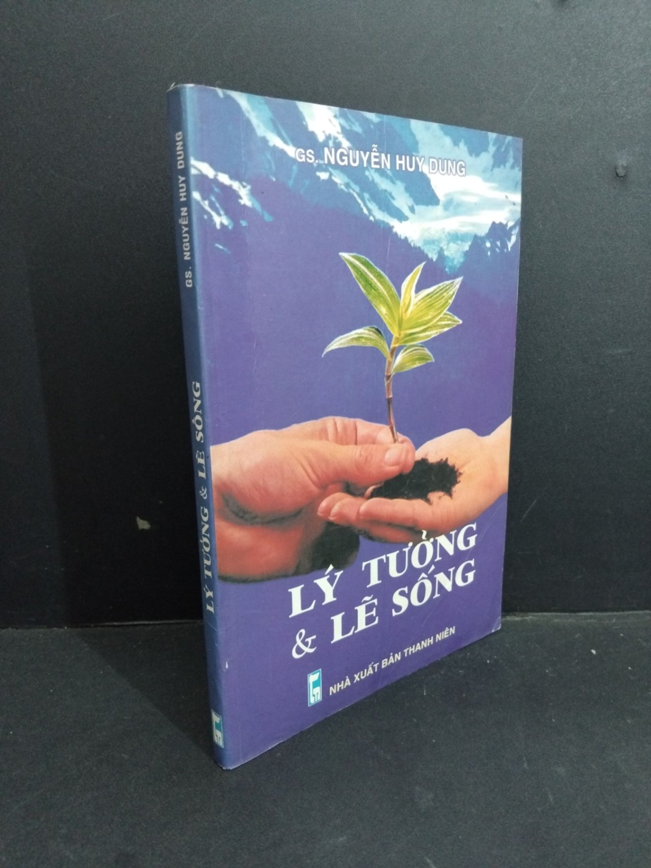 Lý tưởng và lẽ sống mới 70% ố gấp gáy có chữ ký trang đầu 2003 HCM2811 GS. Nguyễn Huy Dung TÂM LÝ (NSX)