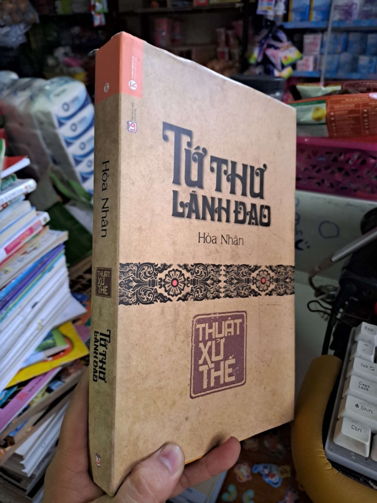 Tư thư lãnh đạo thuật xử thế - Hoà Nhân - 2015 mới 90% - KỸ NĂNG - HCM0111 (NSX)