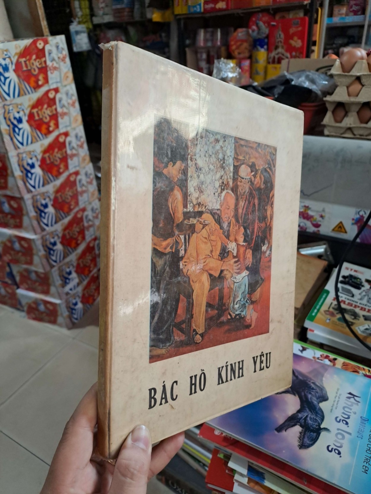 Bác Hồ Kính Yêu - 1980 mới 80% ố bìa cứng - LỊCH SỬ - CHÍNH TRỊ - TRIẾT HỌC - HCM3012 (NSX)