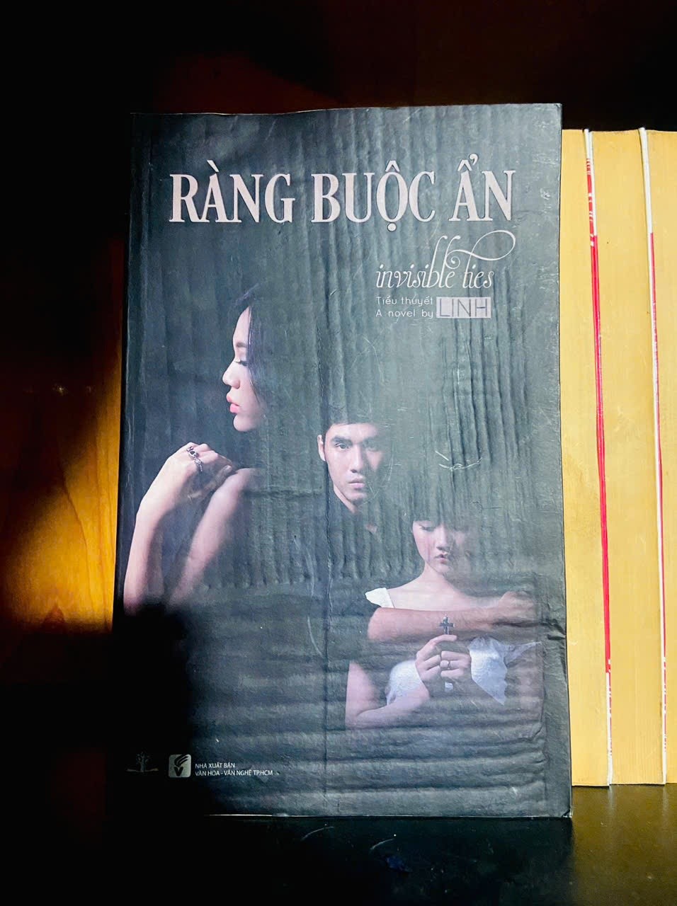 Ràng buộc ẩn / LINH VĂN HỌC VAVO2012-83