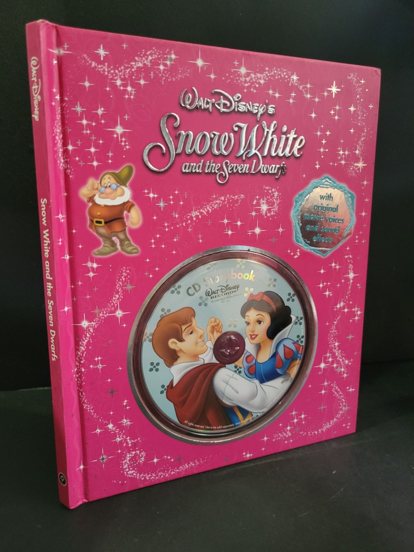 Snow white and the seven Dwarfs (bìa cứng, sách màu, kèm CD) mới 90% bẩn nhẹ, có chữ viết Walt Disney HCM3004 NGOẠI VĂN