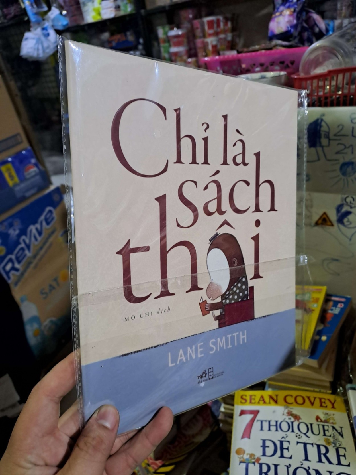 Chỉ là sách thôi - Smith - - VĂN HỌC - HCM0111