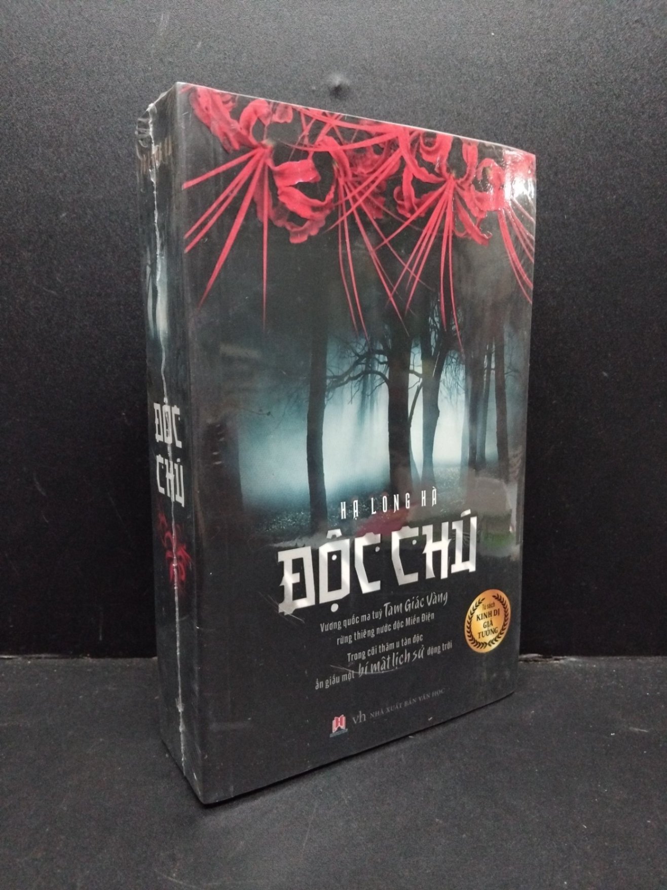 Độc chú (nguyên seal) mới 70% ố vàng HCM1008 Hạ Long Hà VĂN HỌC (NSX)