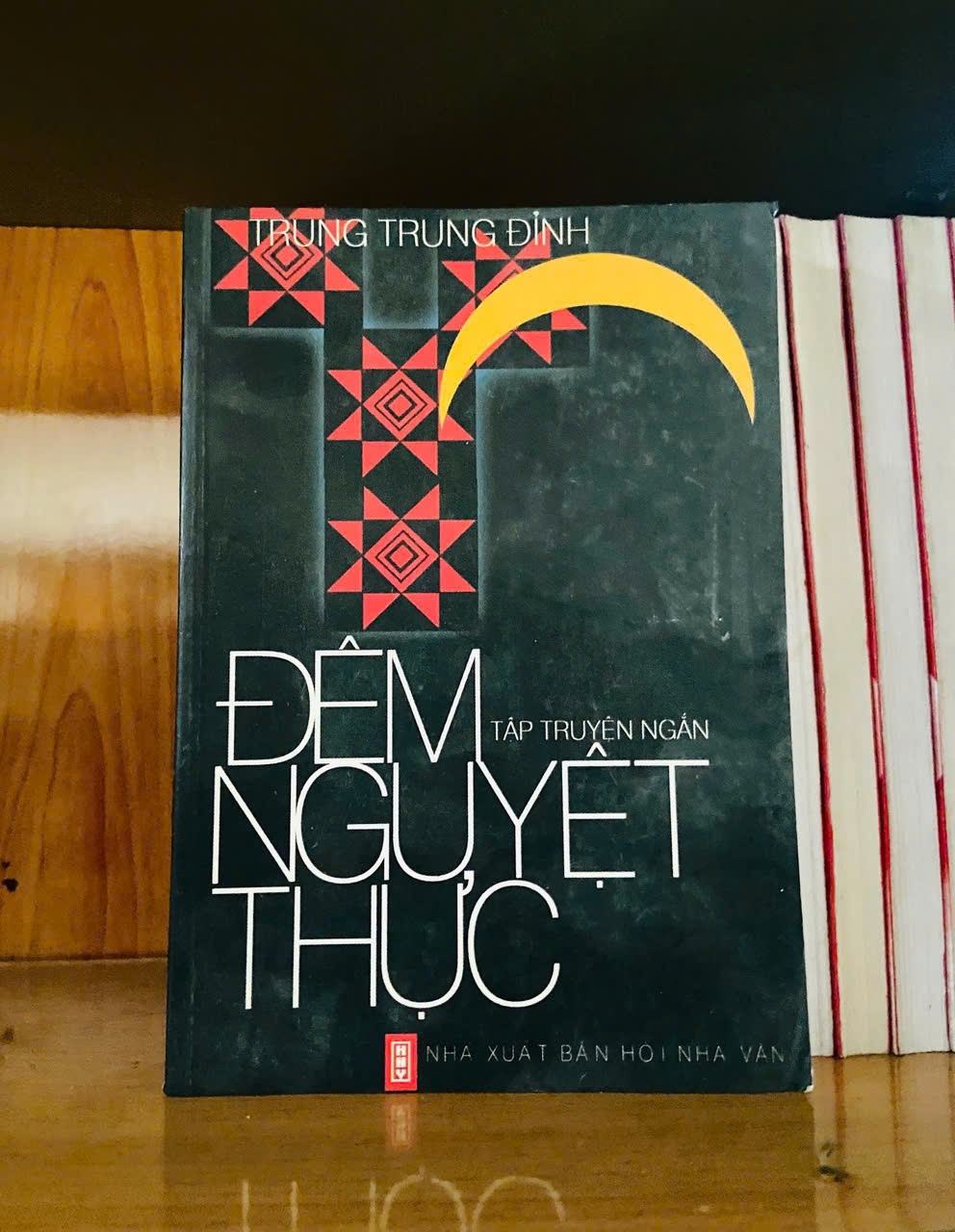 Đêm nguyệt thực - Trung Trung Đỉnh - VĂN HỌC - VAVO2911-133