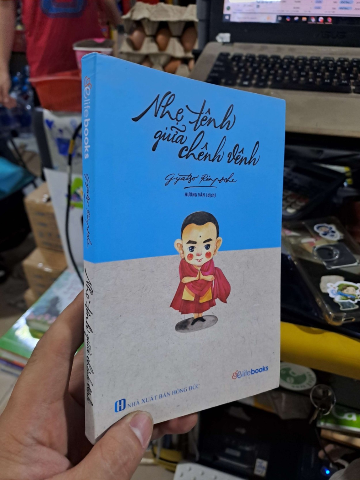 Nhẹ Tênh Giữa Chênh Vênh - Gyatro Pinpoche - 2019 mới 90% có viết chì ít - KỸ NĂNG - HCM3012