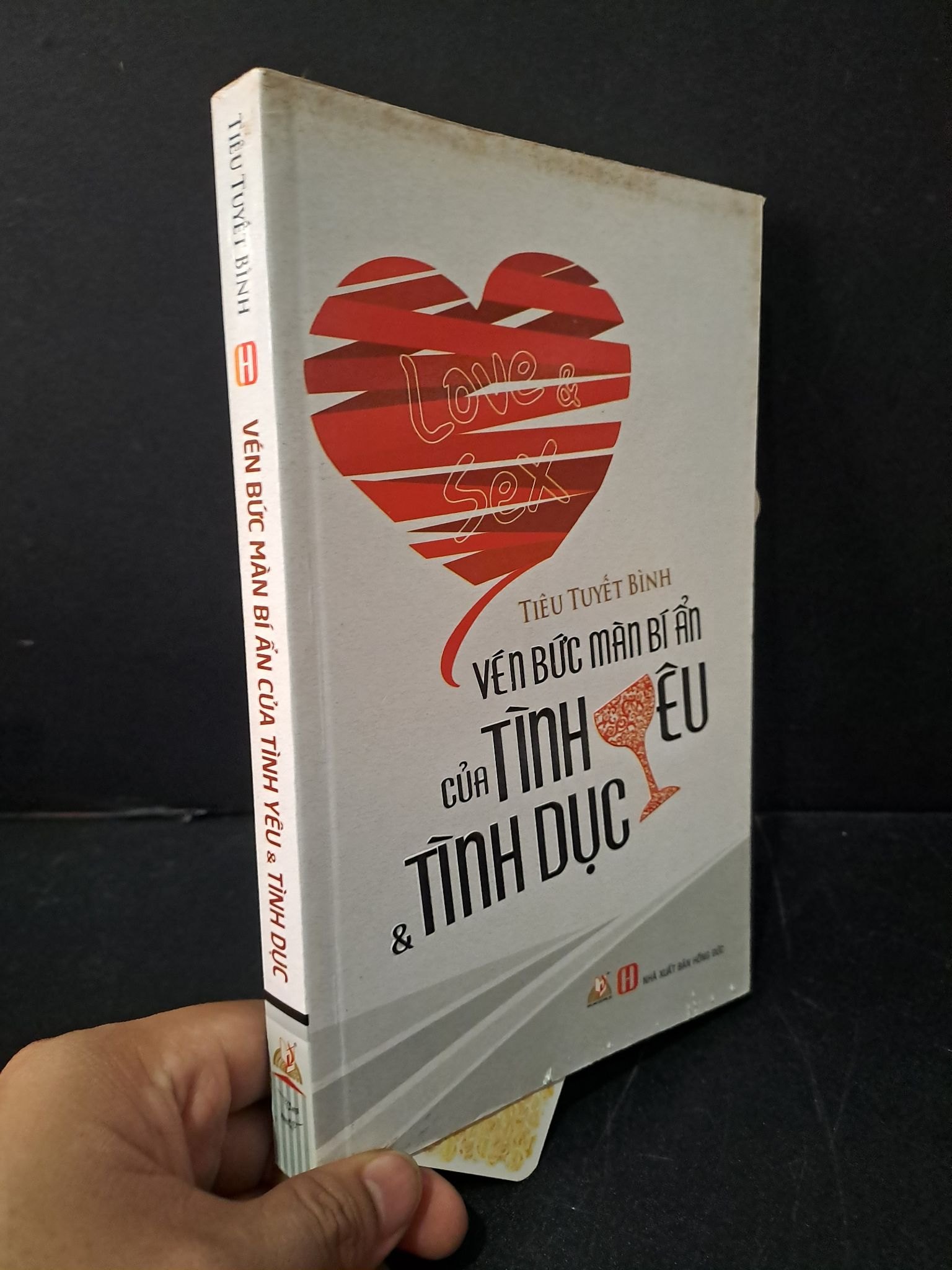 Vén bức màn bí ẩn của tình yêu và tình dục mới 80% bẩn bìa, ố nhẹ, tróc gáy, tróc bìa nhẹ 2015 Tiêu Tuyết Bình HCM1804 TÂM LÝ