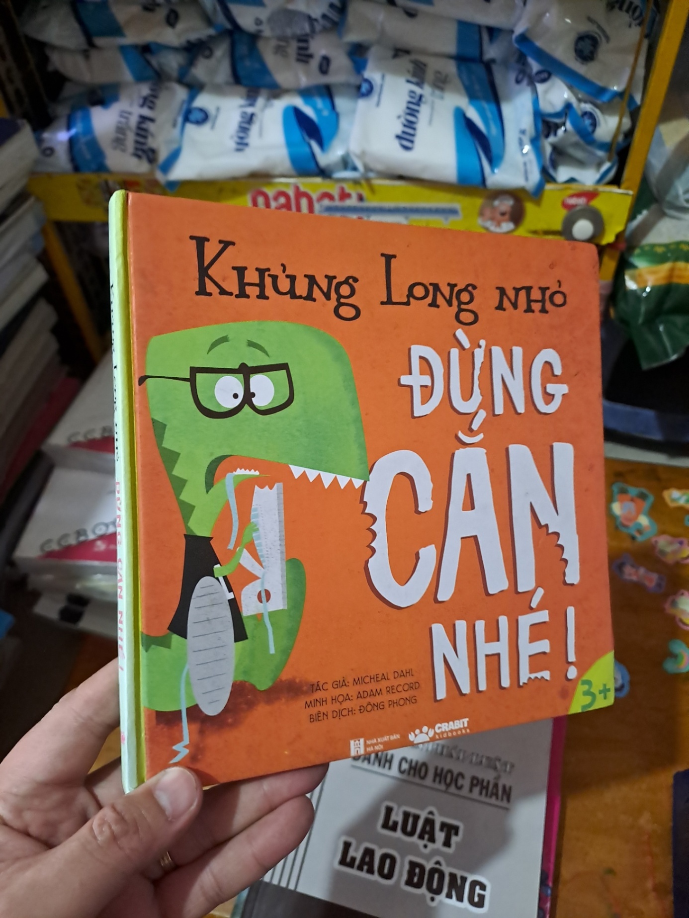 Khủng long nhỏ đừng cắn nhé bìa cứng mới 90% HCM0808 MẸ VÀ BÉ (NSX)