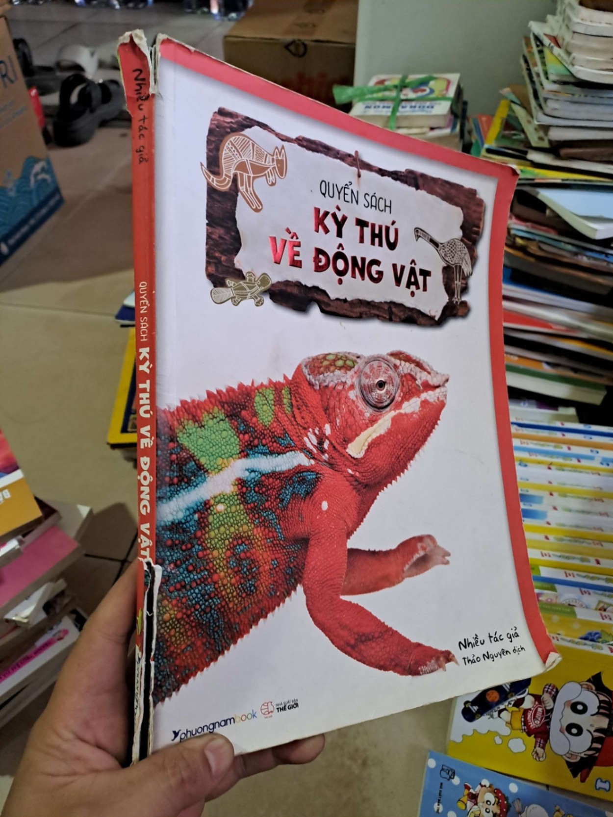 Quyển sách kỳ thú về động vật - mới 80% rách gáy - KHOA HỌC ĐỜI SỐNG - HCM0111