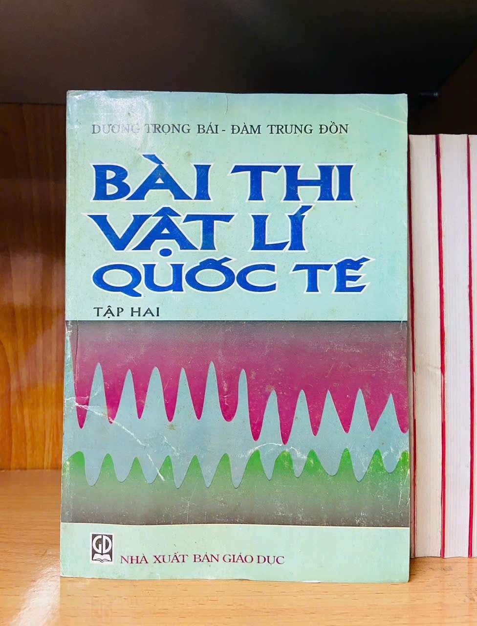 Bài thi vật lí quốc tế (tập 2) - GIÁO TRÌNH, CHUYÊN MÔN - Văn võ - VAVO3110-164