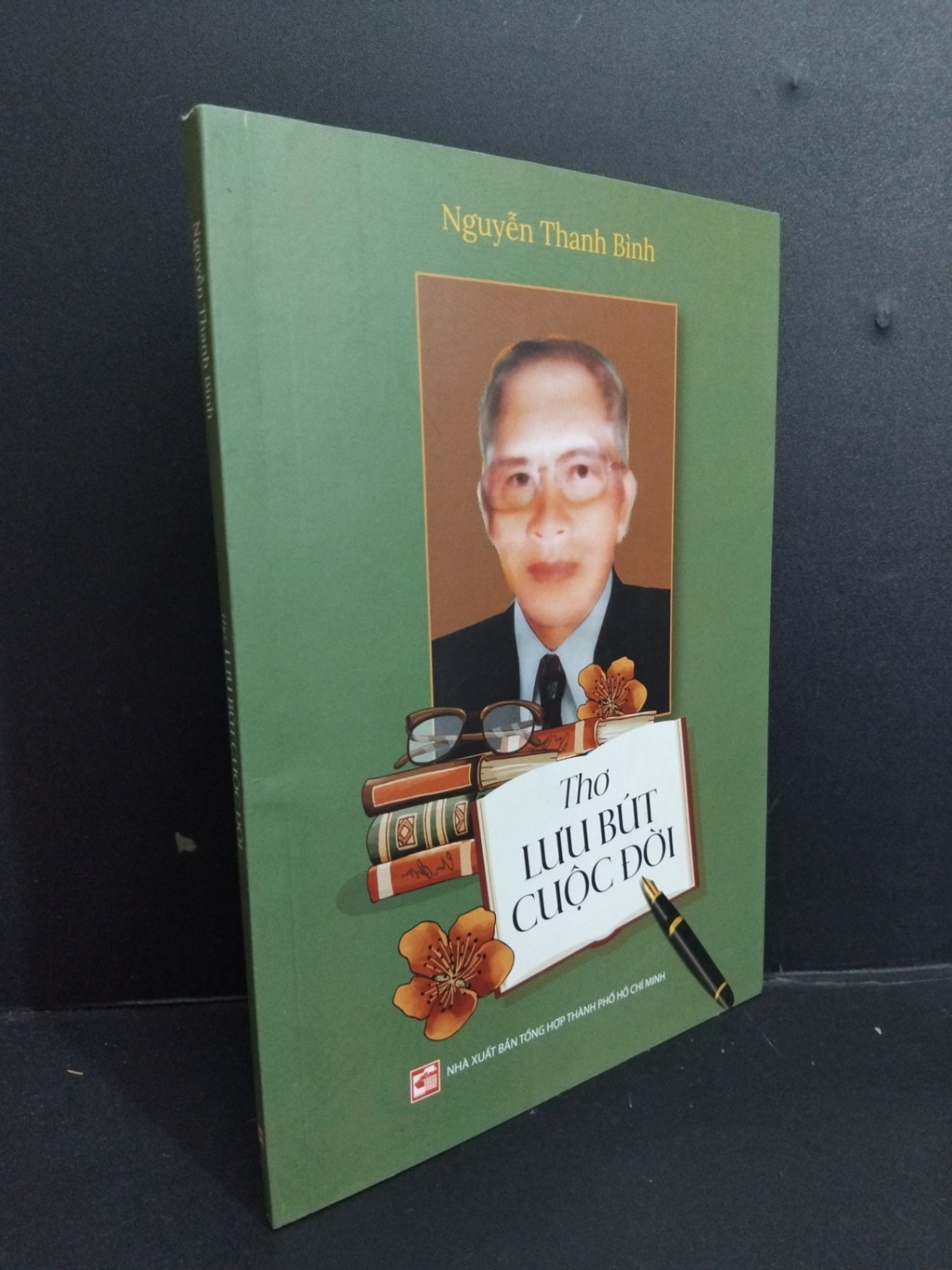 Thơ lưu bút cuộc đời Nguyễn Thanh Bình mới 90% bẩn nhẹ 2023 HCM.ASB0911