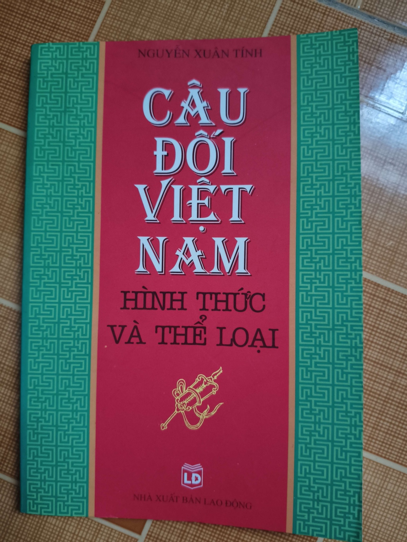 Câu đối Việt Nam N30 - Xb 2007 - 130 trang LỊCH SỬ - CHÍNH TRỊ - TRIẾT HỌC ANTQ2012-194