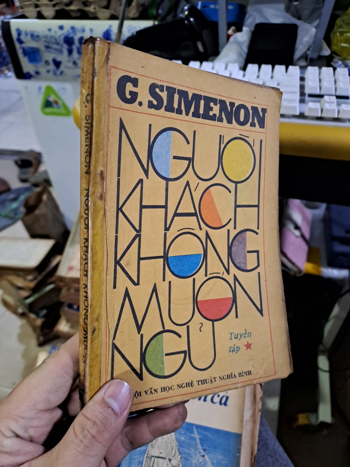 Người khách không muốn ngủ tập truyện 1 mới 70% ố rách bìa 1988 Văn học nước ngoài HCM1709 (NSX)