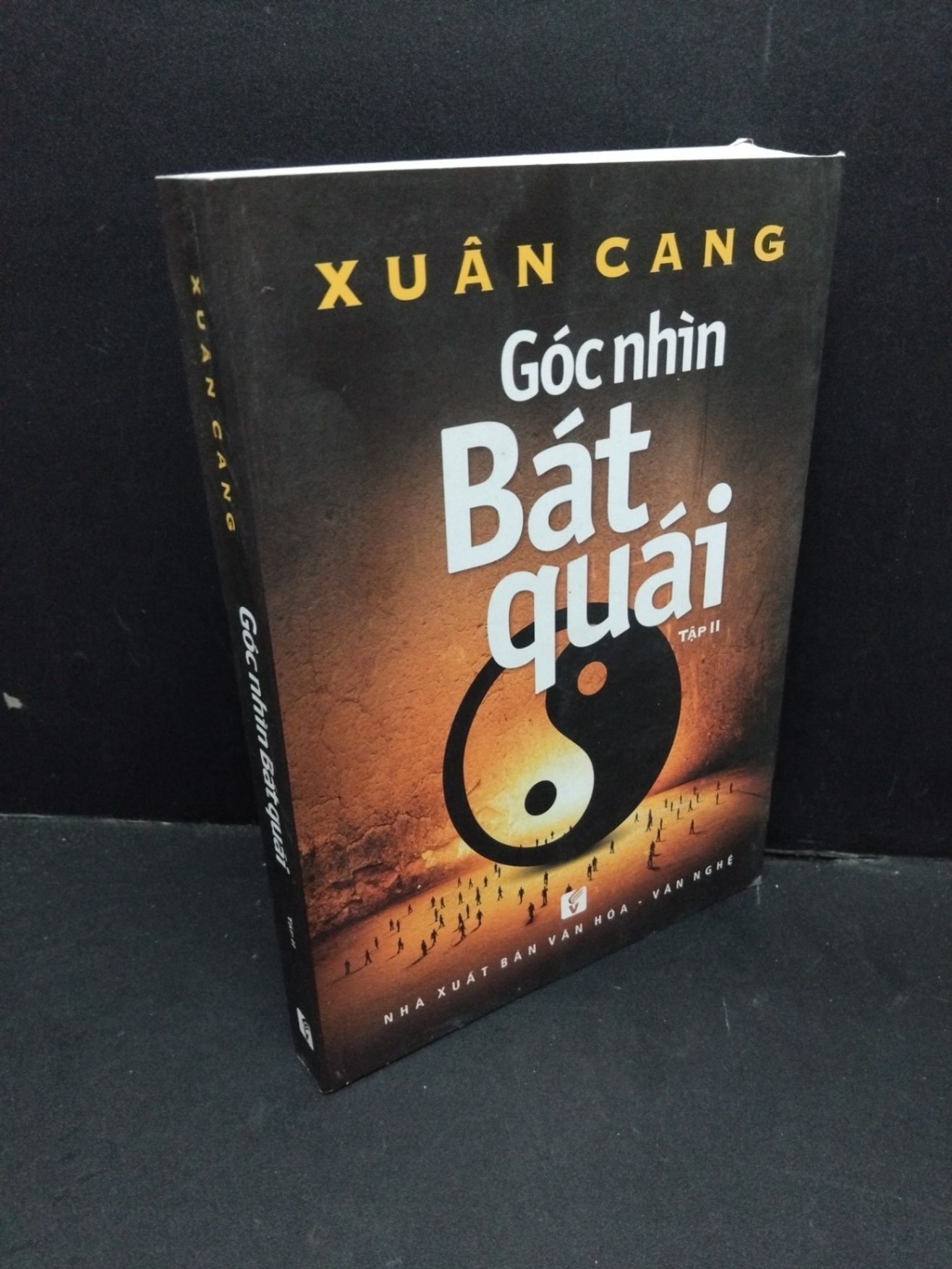 Góc nhìn bát quái mới tập 2 mới 80% bẩn bìa, tróc gáy nhẹ 2017 HCM2410 Xuân Cang TÂM LINH - TÔN GIÁO - THIỀN (NSX)
