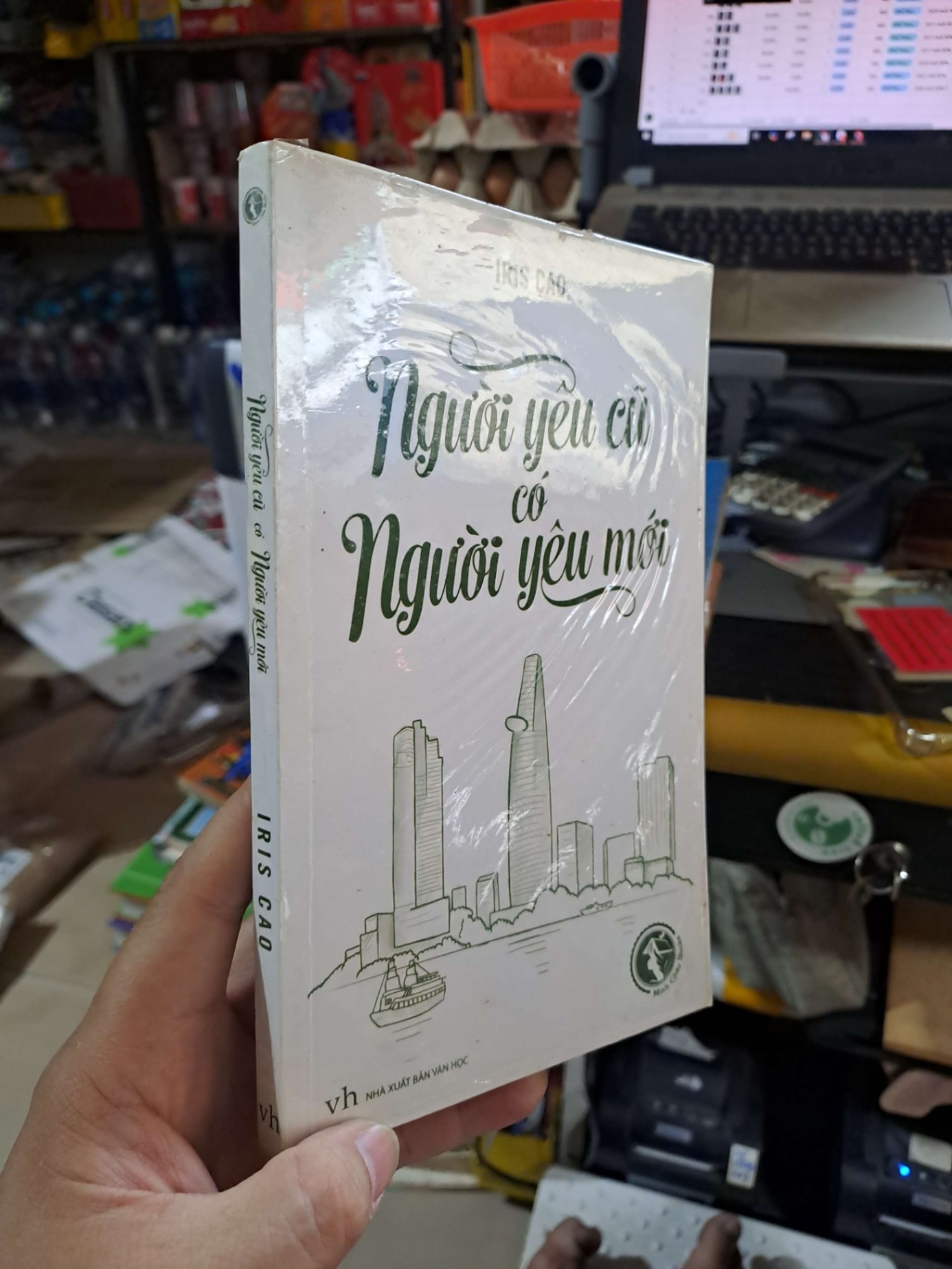 Người Yêu Cũ Có Người Yêu Mới - Iris Cao - 2014 mới 80% ố có chữ ký tác giả - VĂN HỌC - HCM3012 (NSX)
