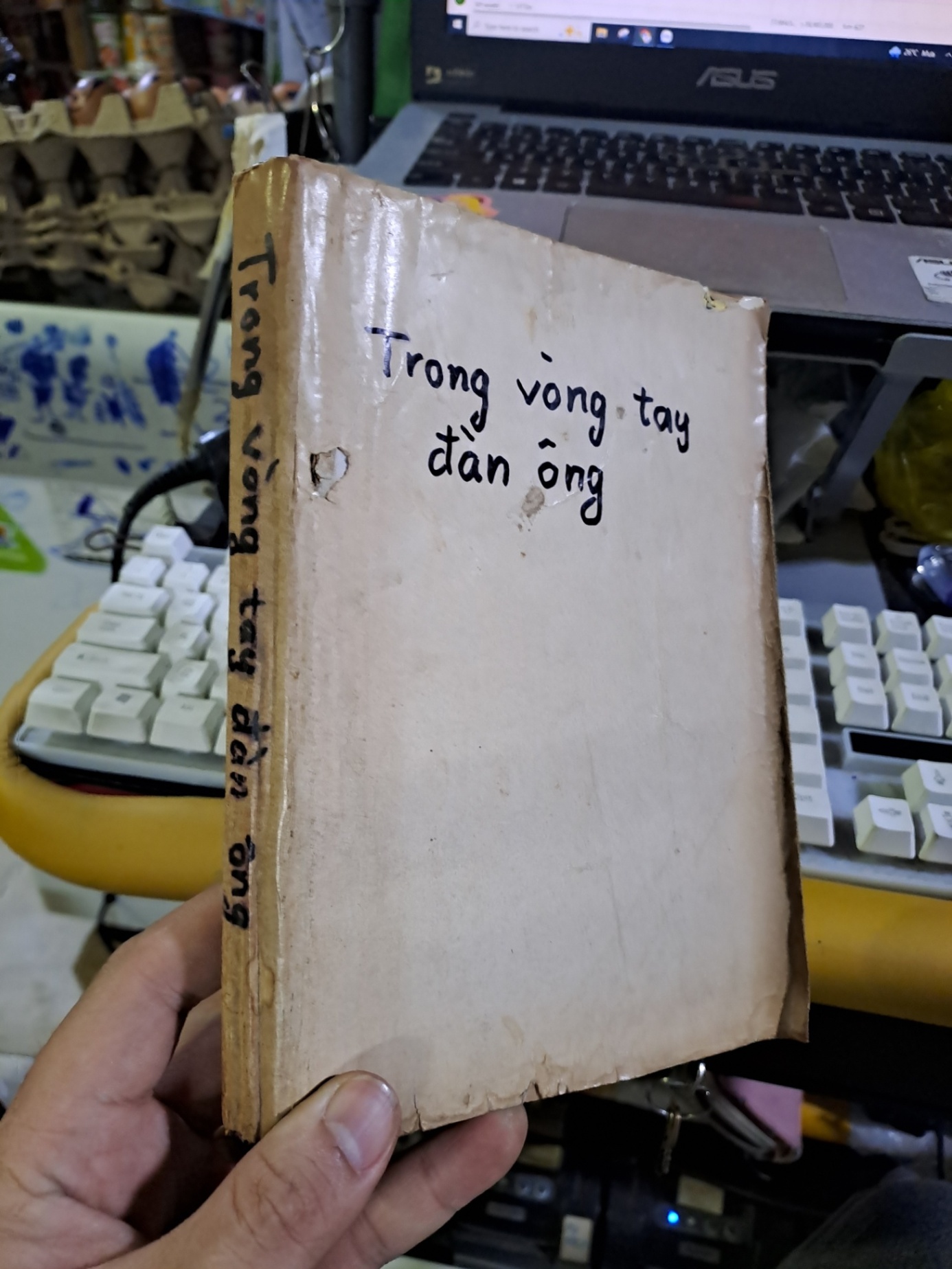 Trong vòng tay đàn ông Nguyễn Thụy Long mới 70% ố 1970 Văn học Việt Nam HCM1709