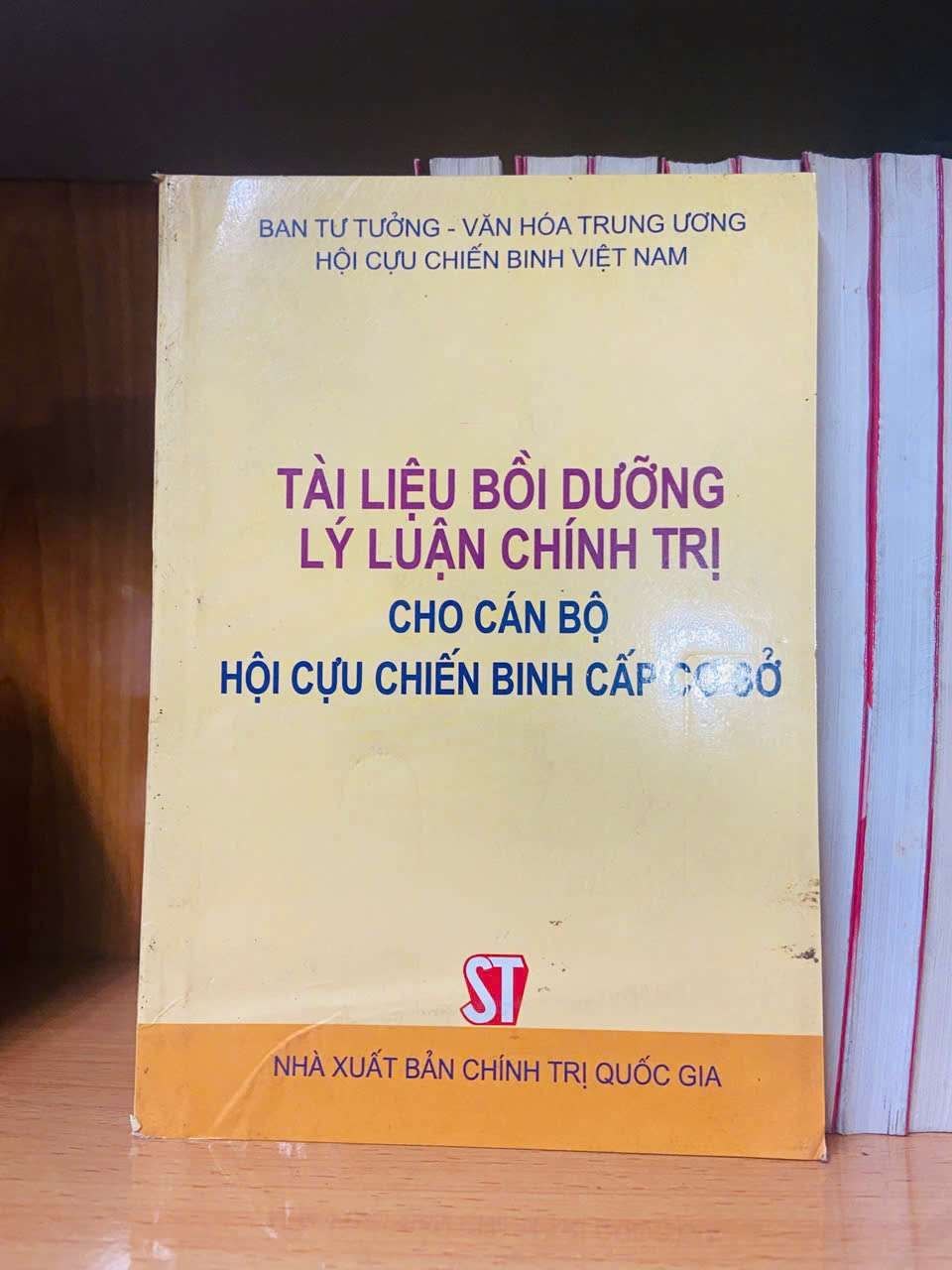 Tài liệu bồi dưỡng lý luận chính trị cho cán bộ hội cựu chiến binh cấp cơ sở LỊCH SỬ - CHÍNH TRỊ - TRIẾT HỌC VAVO0810