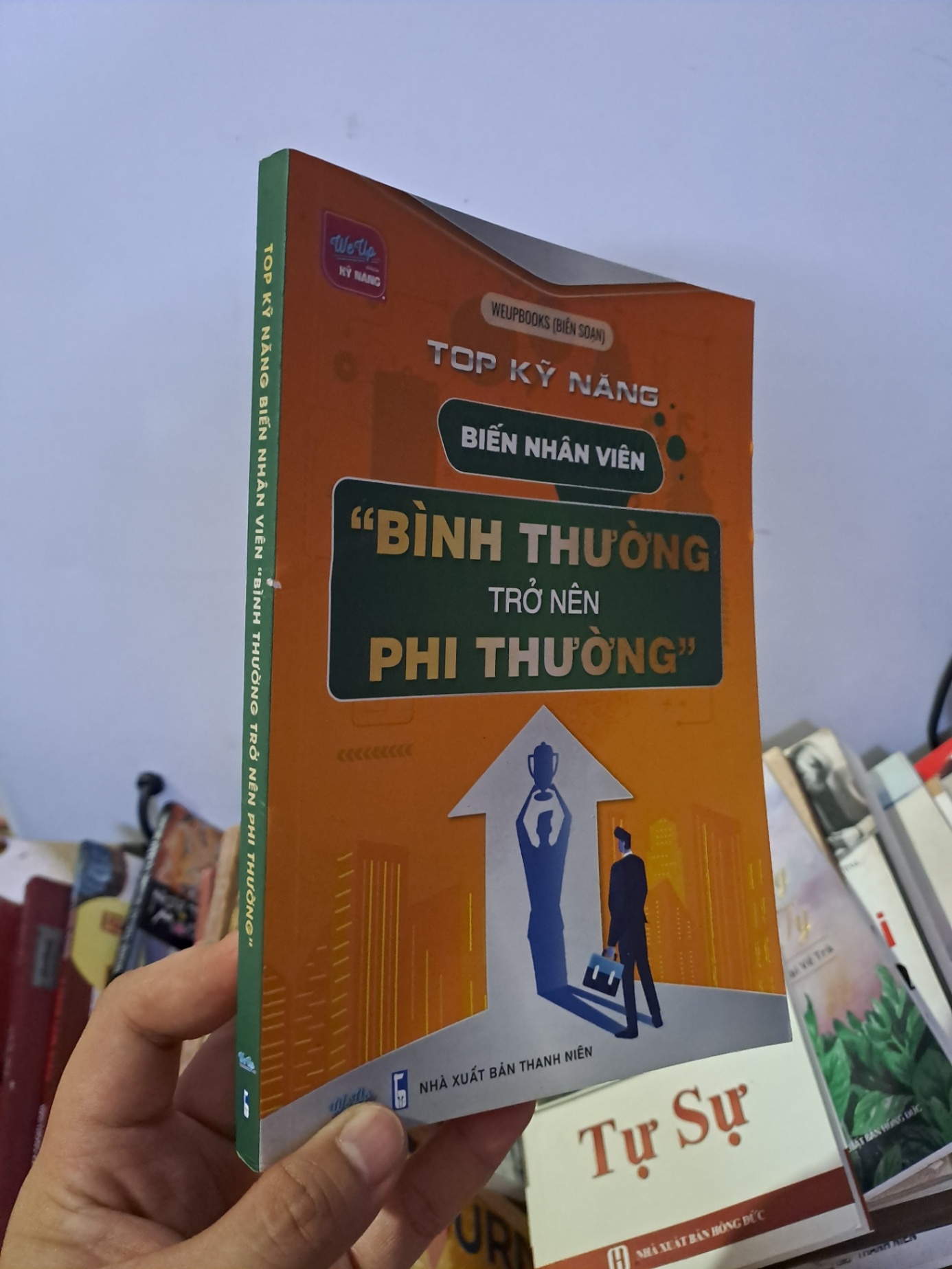 Top kỹ năng biến nhân viên bình thường trở nên phi thường mới 90% sách màu 2024 HCM0308 KỸ NĂNG