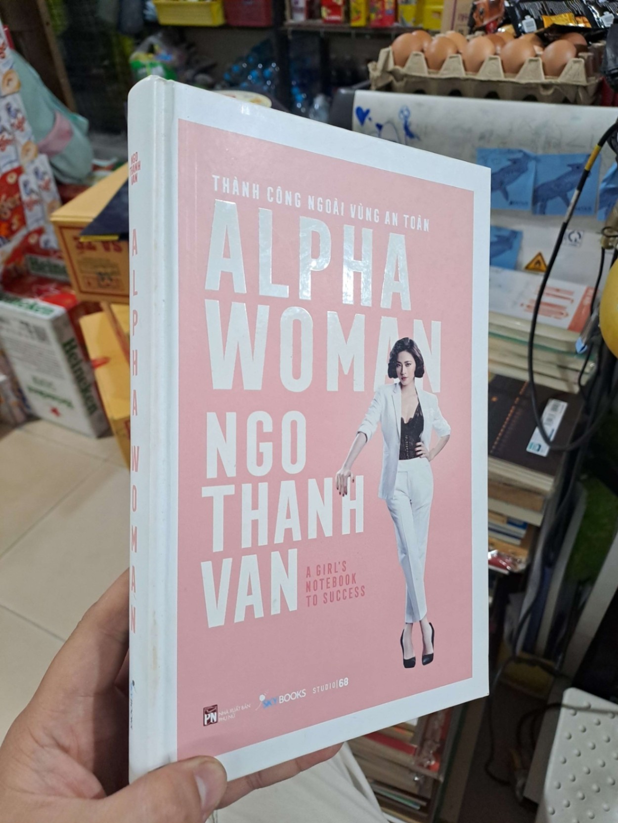 Alpha Woman - Thành Công Ngoài Vùng An Toàn - NGO THANH VAN - 2019 mới 90% bìa cứng - VĂN HỌC - HMT3012 (NSX)