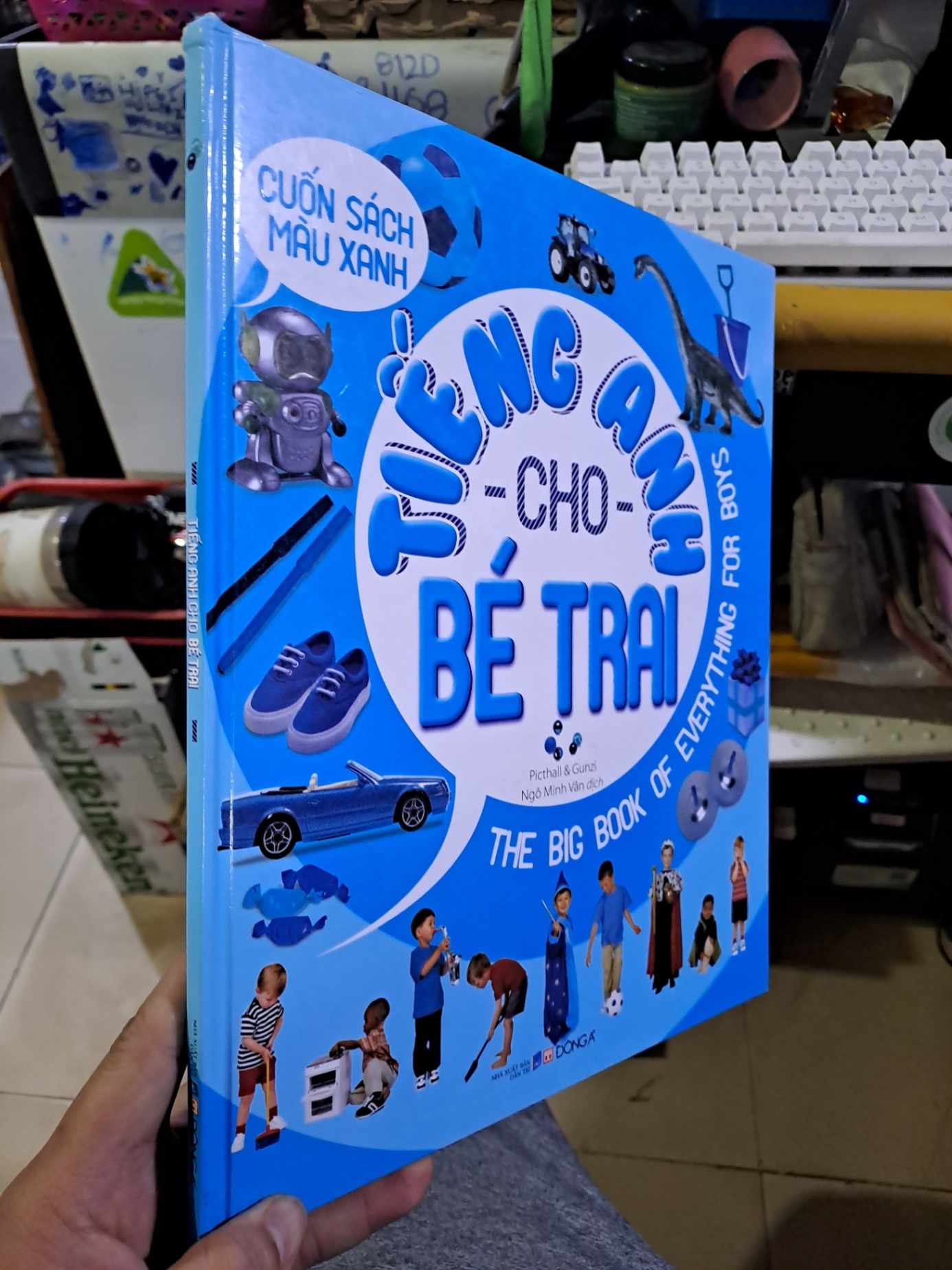 Tiếng anh cho bé trai cuốn sách màu xanh mới 90% sách màu MẸ VÀ BÉ HCM1709