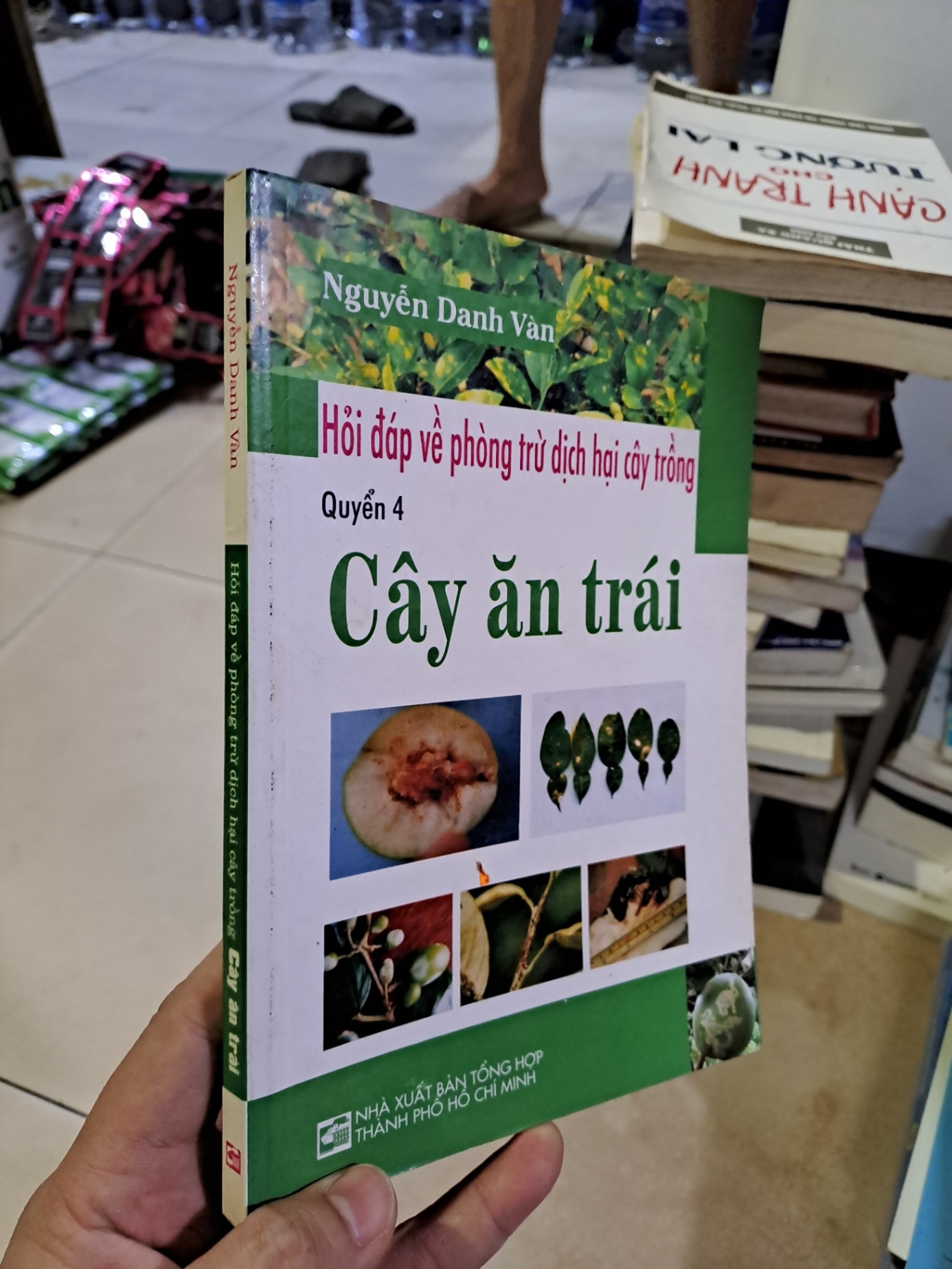 Hỏi đáp về phòng trừ dịch hại cây trồng quyển 4 cây ăn trái mới 90% Nguyễn Danh Vàn 2008 HCM0308 GIÁO TRÌNH, CHUYÊN MÔN (NSX)