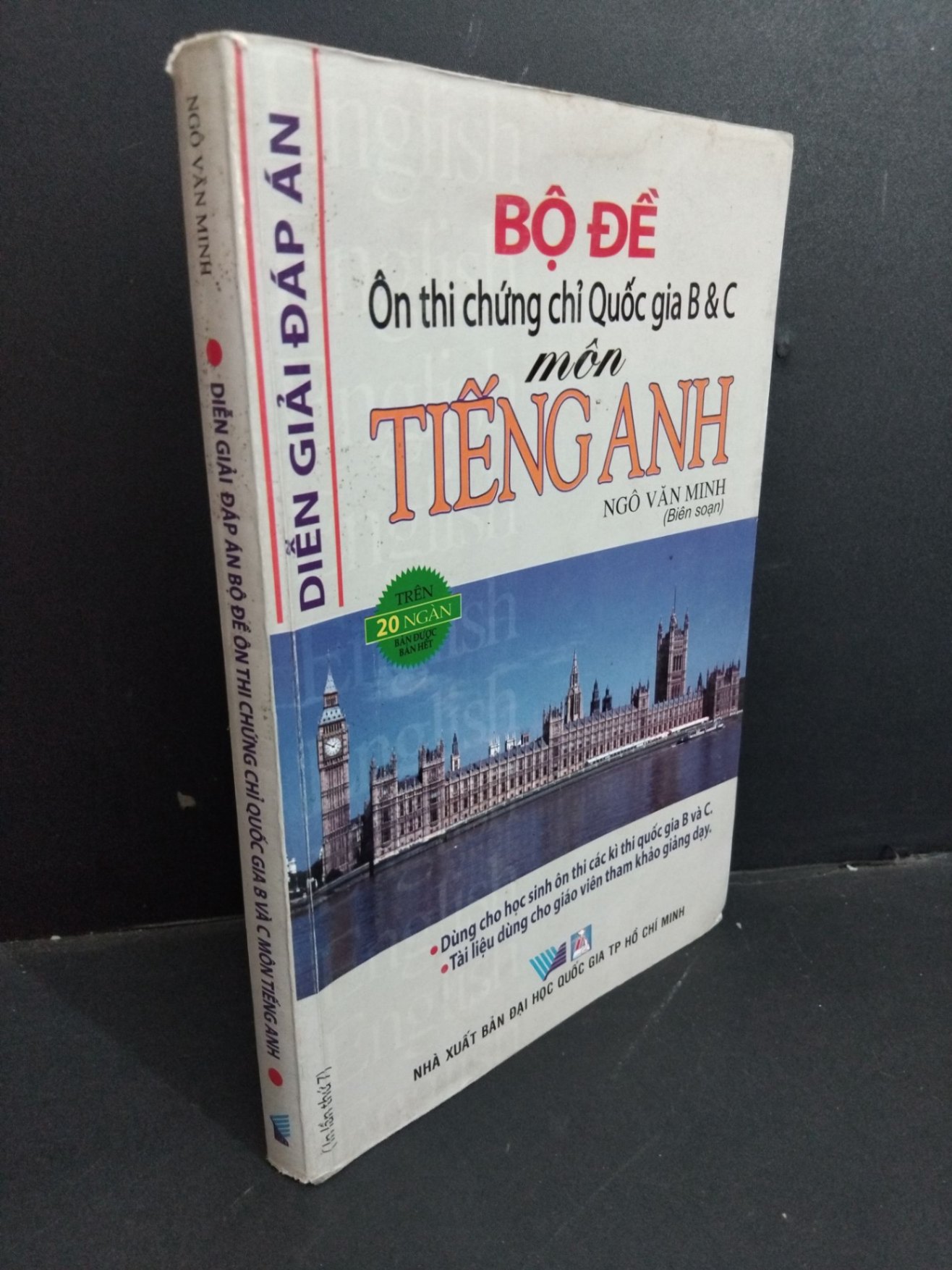 Diễn giải đáp án bộ đề ôn thi chững chỉ quốc gia B & C môn tiếng Anh mới 70% ố ẩm bẩn có viết trang đầu gấp góc 2009 HCM2811 Ngô Văn Minh GIÁO TRÌNH, CHUYÊN MÔN (NSX)
