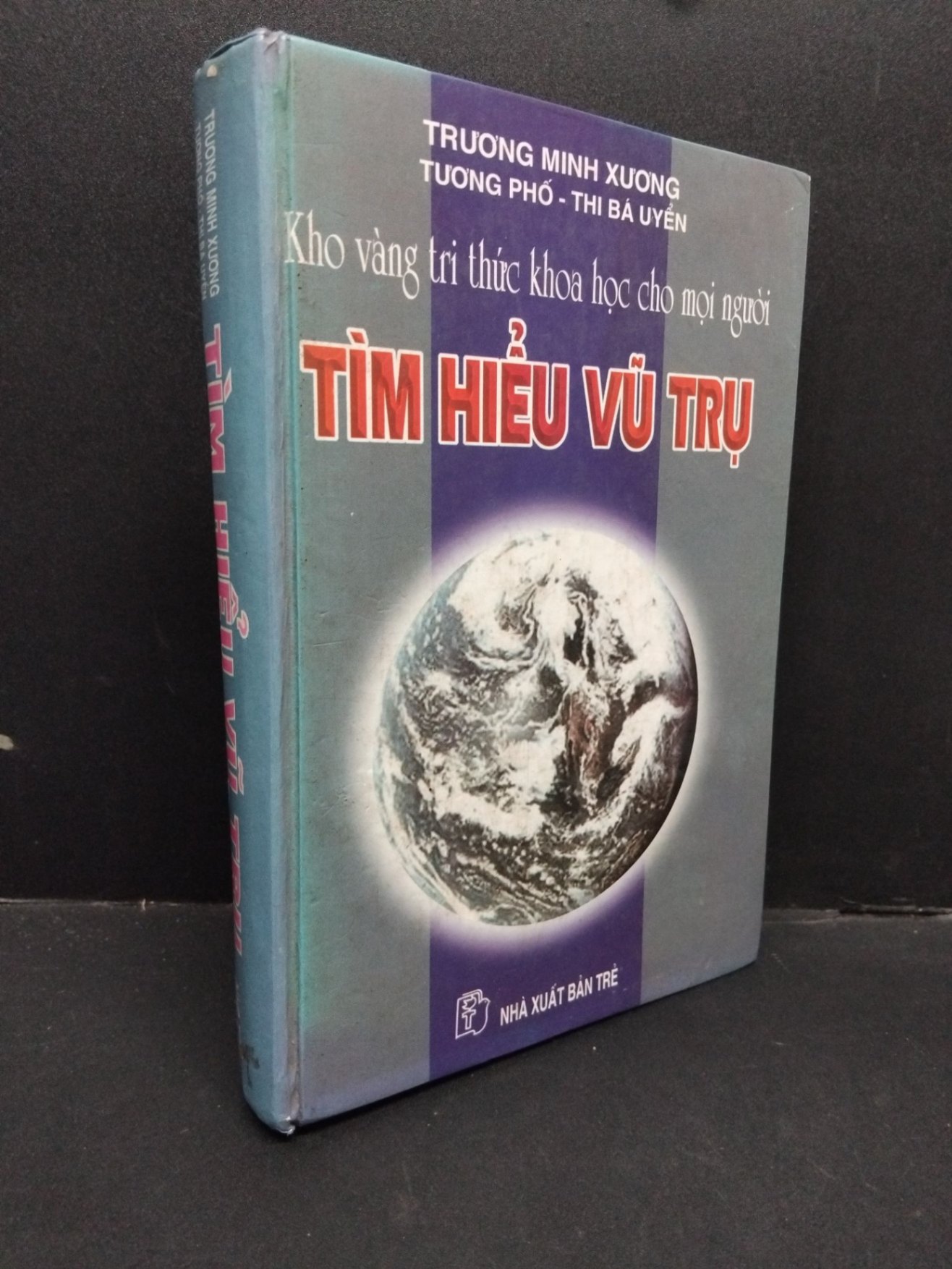 Tìm hiểu vũ trụ mới 70% bẩn bìa, có chữ ký, bìa cứng 2000 HCM2410 Trương Minh Xương KHOA HỌC ĐỜI SỐNG (NSX)
