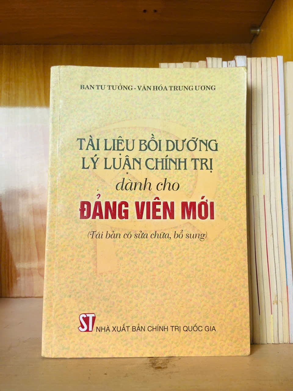 Tài liệu bồi dưỡng Lý luận Chính Trị dành cho Đảng Viên mới - - GIÁO TRÌNH, CHUYÊN MÔN - VAVO3012