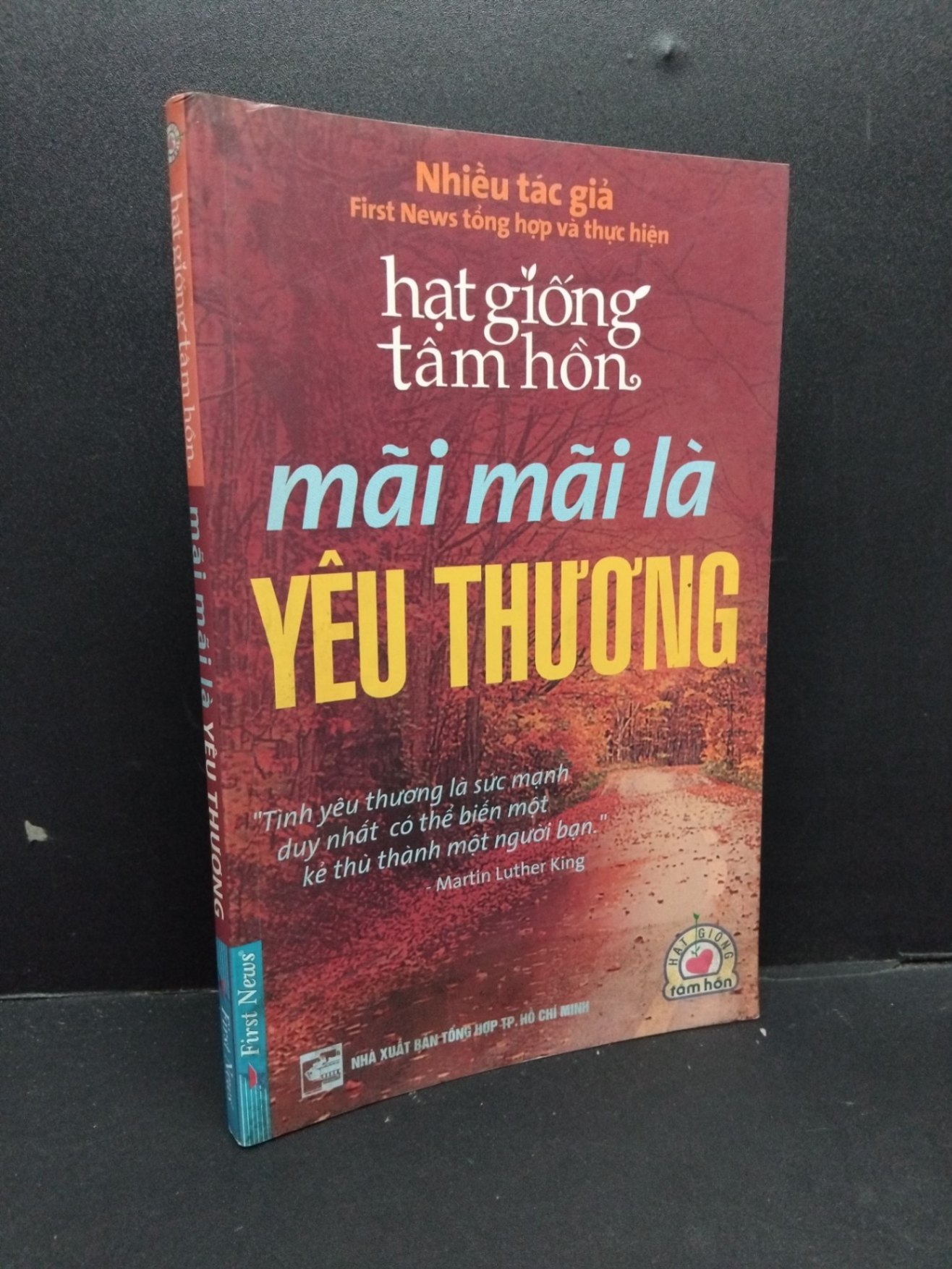 Hạt giống tâm hồn Mãi mãi là yêu thương mới 90% bẩn bìa, ố nhẹ 2006 HCM2110 Nhiều tác giả VĂN HỌC