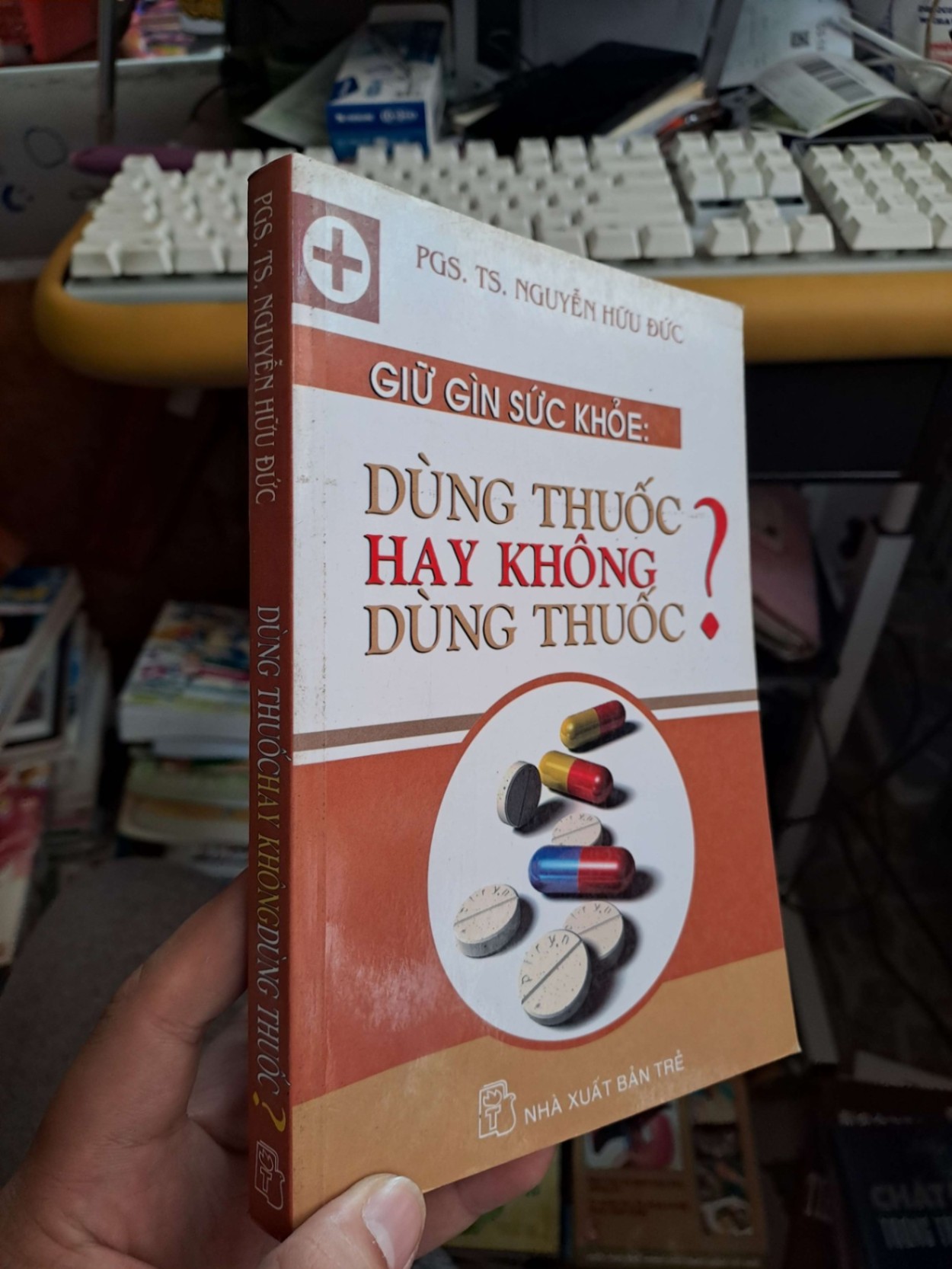 Dùng thuốc hay không dùng thuốc? - Nguyễn Hữu Đức KHOA HỌC ĐỜI SỐNG HCM.TN1008