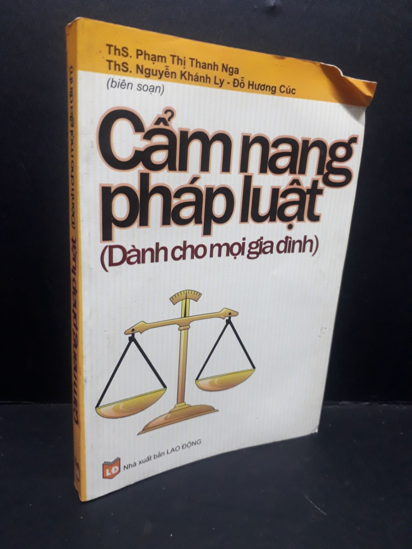 Cẩm nang pháp luật (dành cho mọi gia đình) mới 70% bị ẩm, cong bìa, bẩn bìa, ố nhẹ 2005 HCM1410 Ths.Nguyễn Thị Thanh Nga & Ths.Nguyễn Khánh Ly - Đỗ Hương Cúc GIÁO TRÌNH, CHUYÊN MÔN