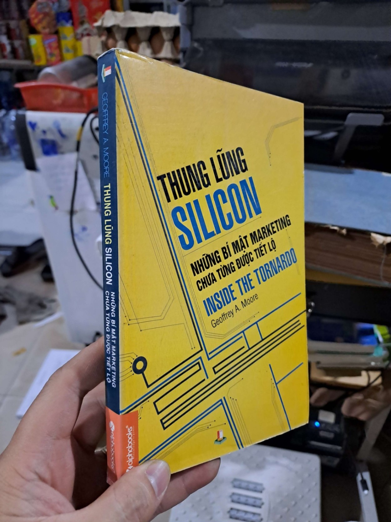 Thung Lũng Silicon (Những Bí Ẩn Marketing Chưa Từng Được Tiết Lộ) - Geoffrey A.Moore - 2013 mới 80% ố - MARKETING KINH DOANH - HCM3012