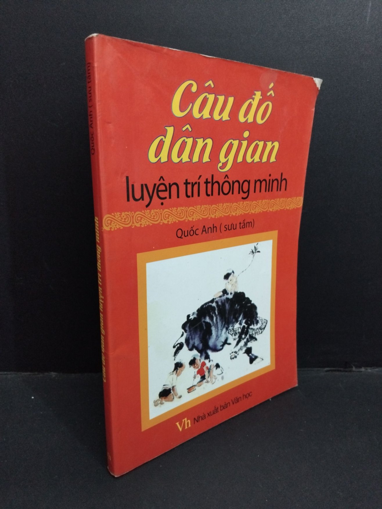 Câu đố dân gian luyện trí thông minh mới 80% bẩn bìa, ố nhẹ, tróc gáy 2013 HCM2811 Quốc Anh VĂN HỌC (NSX)